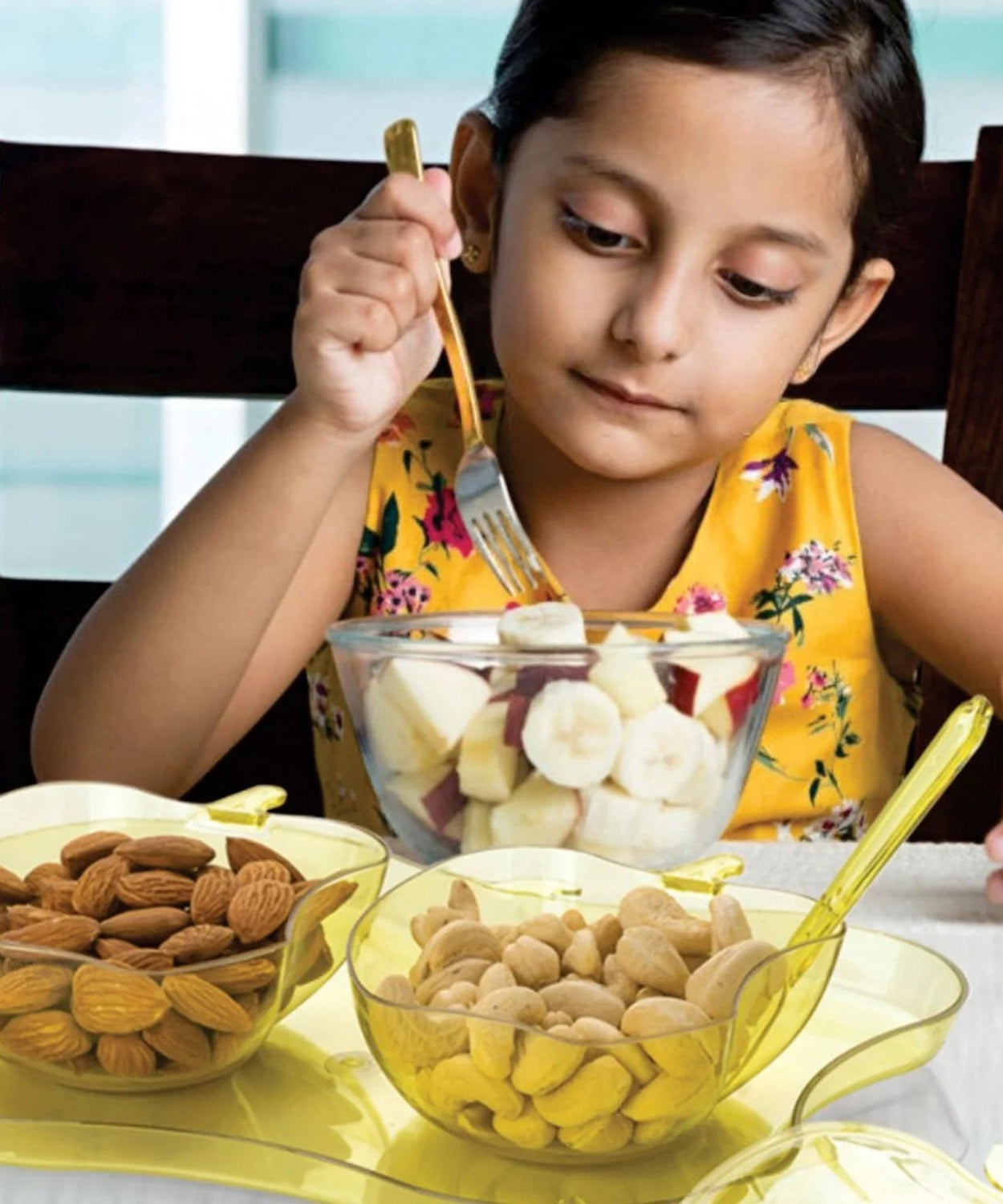 Serving bowl in apple shape