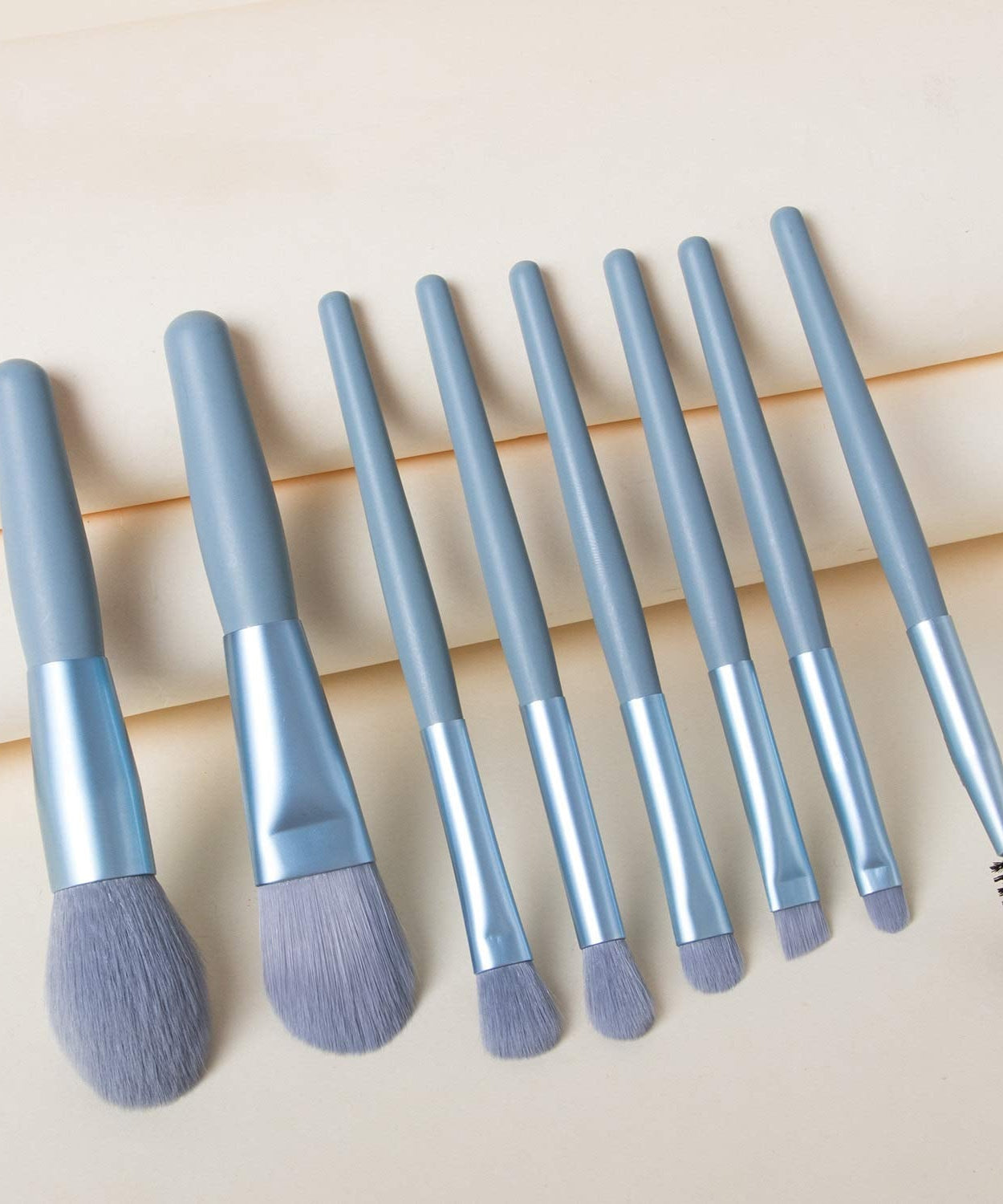 8-Piece Mini Makeup Brush Kit – Portable Premium Synthetic Set with Case (Mix Colors)