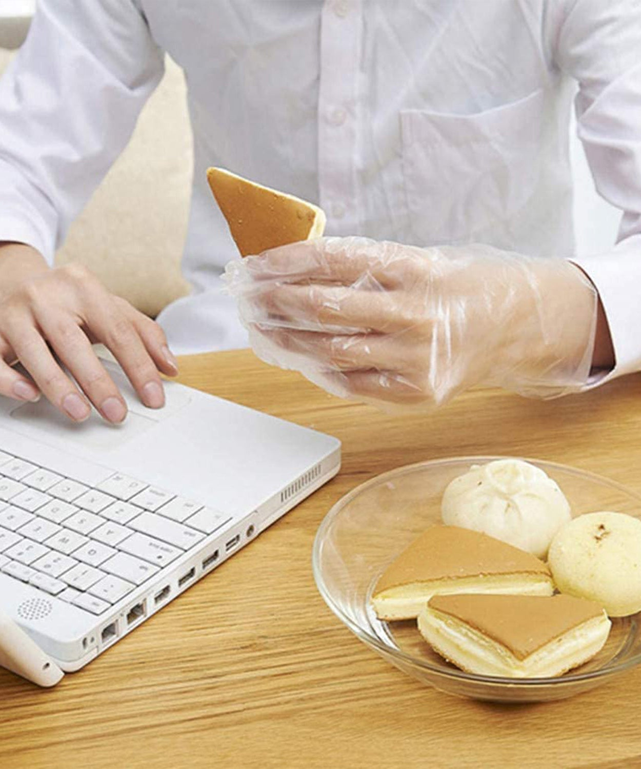 Eco-Friendly Kitchen Hand Gloves, Disposal hand gloves, Free size (100 Pc)