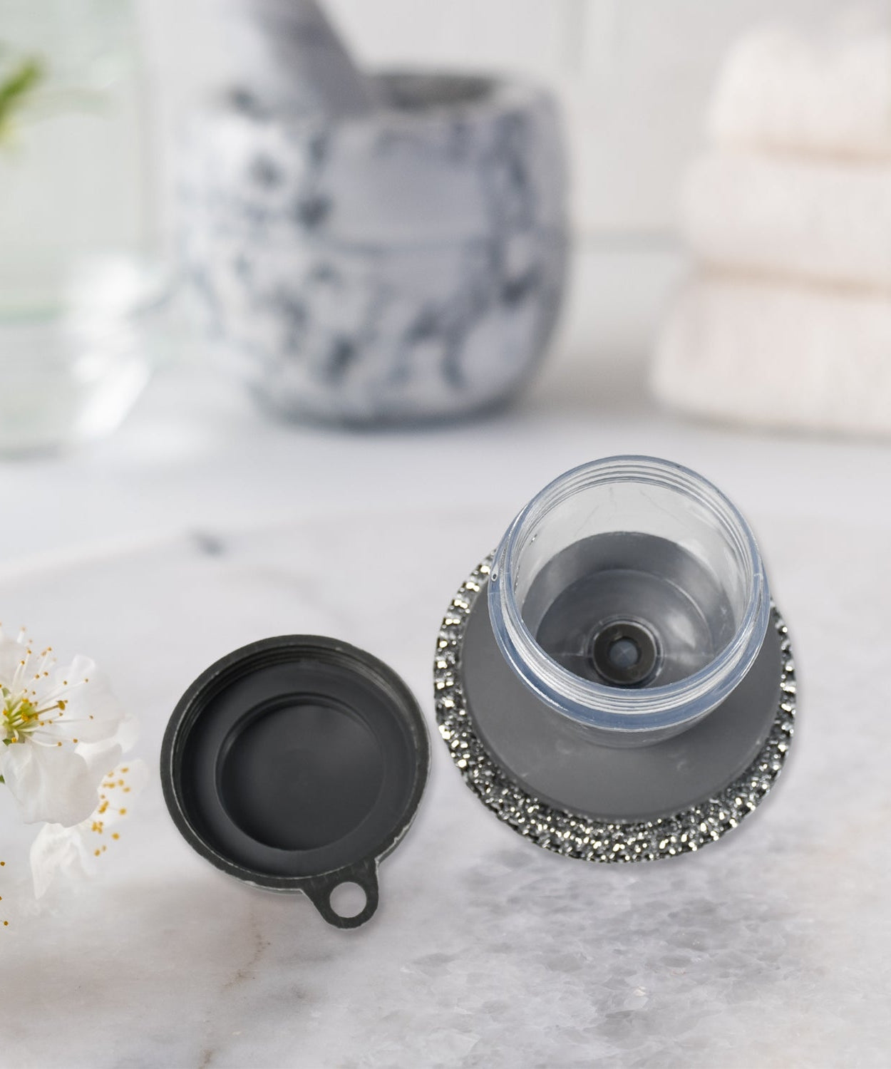 Kitchen cleaning brush with built-in soap dispenser, compact design