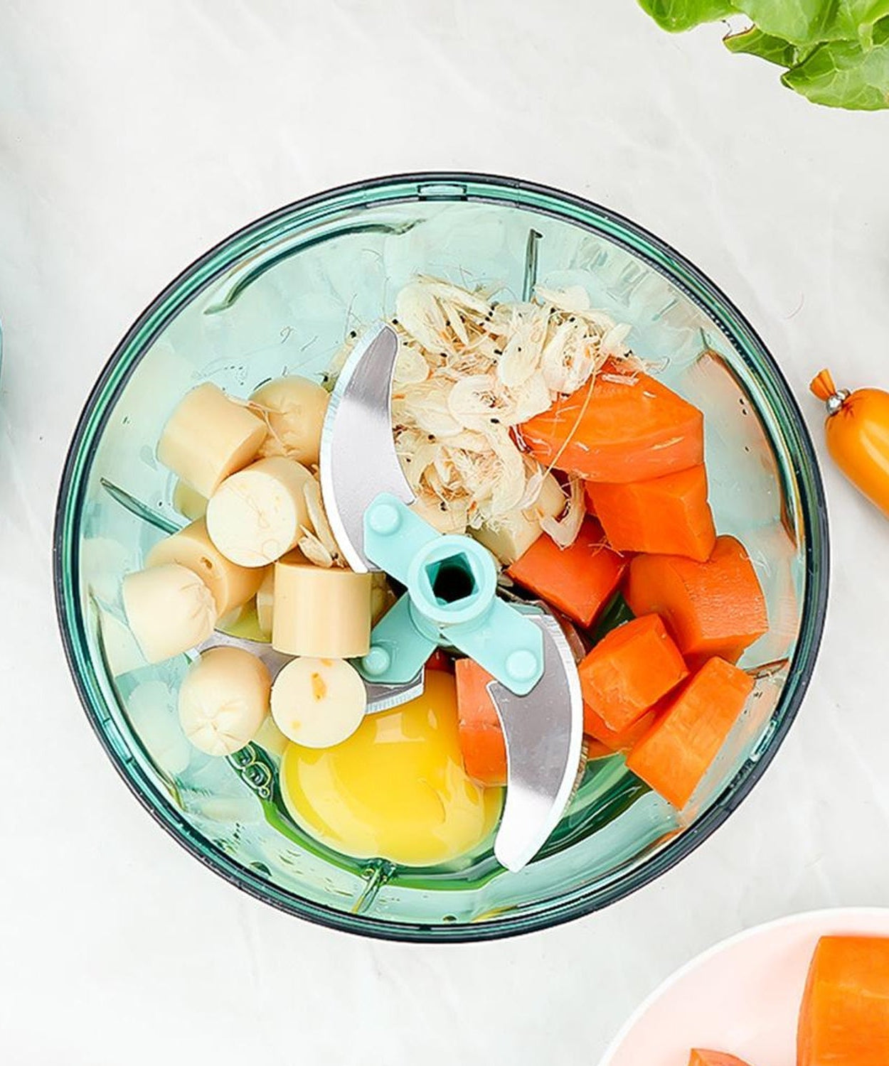 Manual vegetable slicer with a compact design and five stainless steel blades