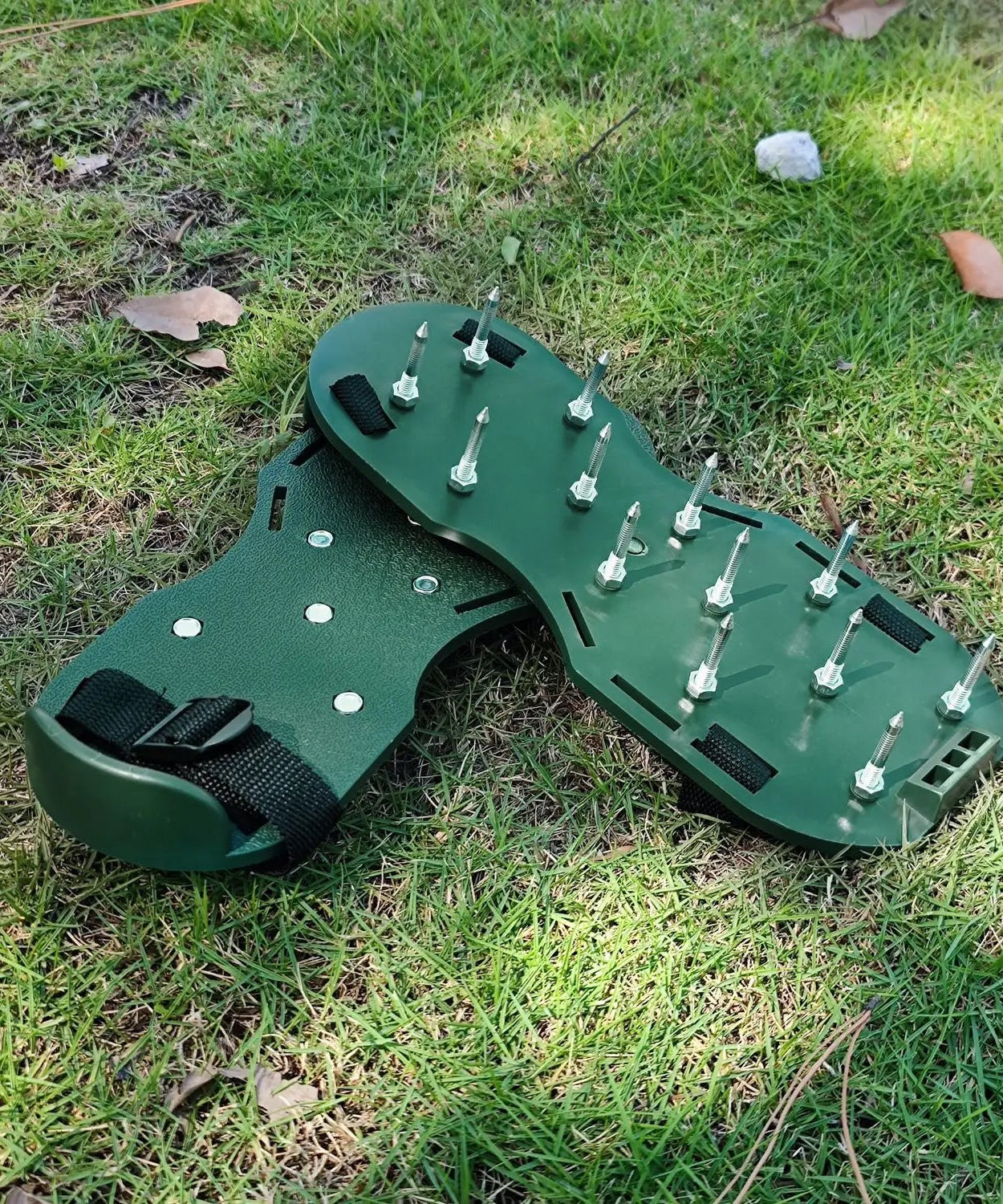 Lawn Aerator Sandals, Garden Grass Aerator Spiked Sandals Green Studded Shoes for Yard Patio Garden Excavation