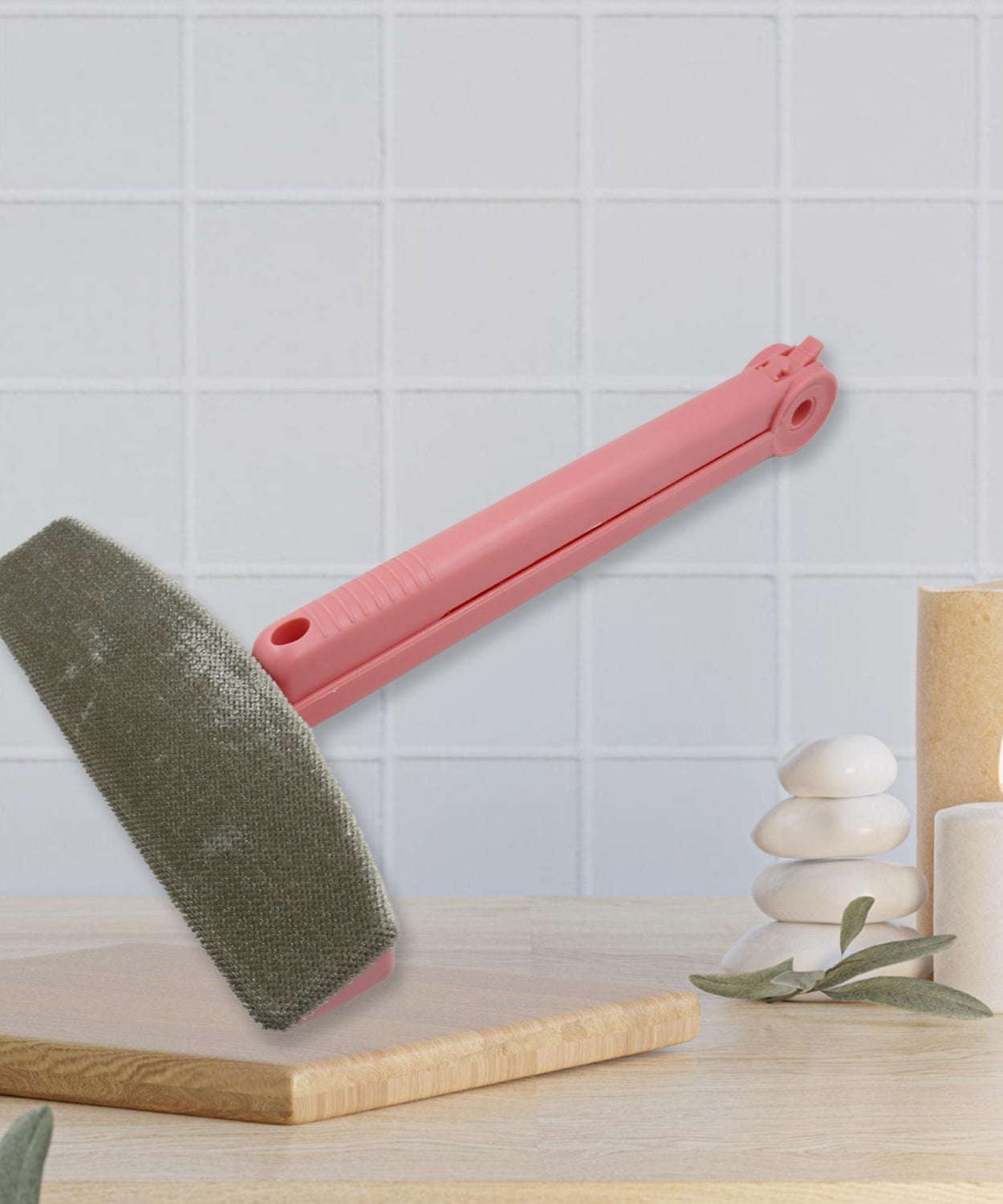 Efficient glass cleaner wiper for glazed windows.