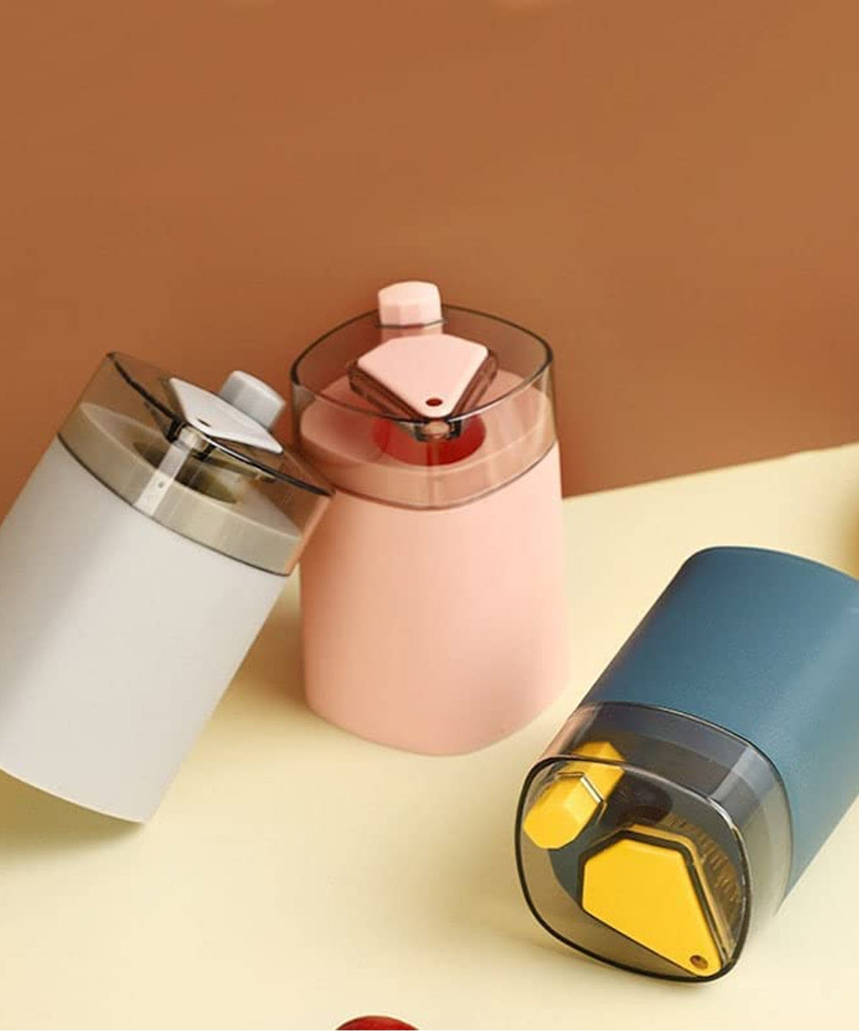 Safe toothpick dispenser with automatic -up function, thickened for durability.