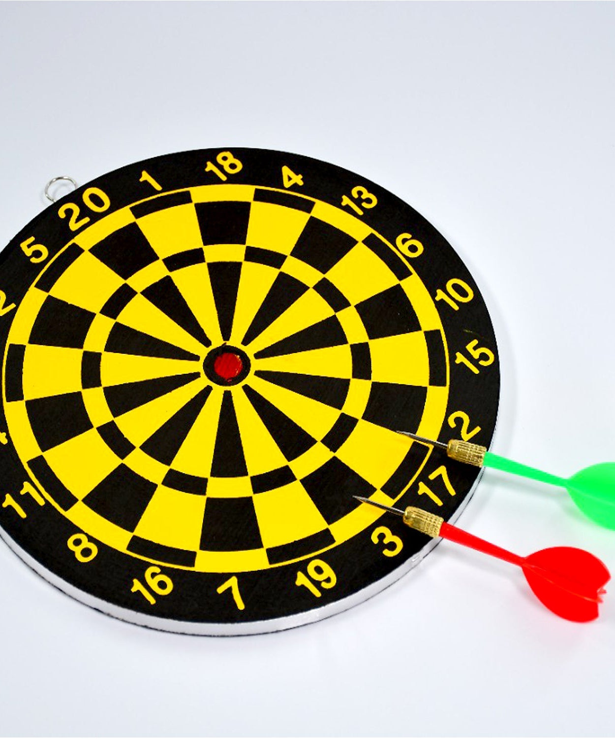 Kids' dartboard with 2 darts for indoor play
