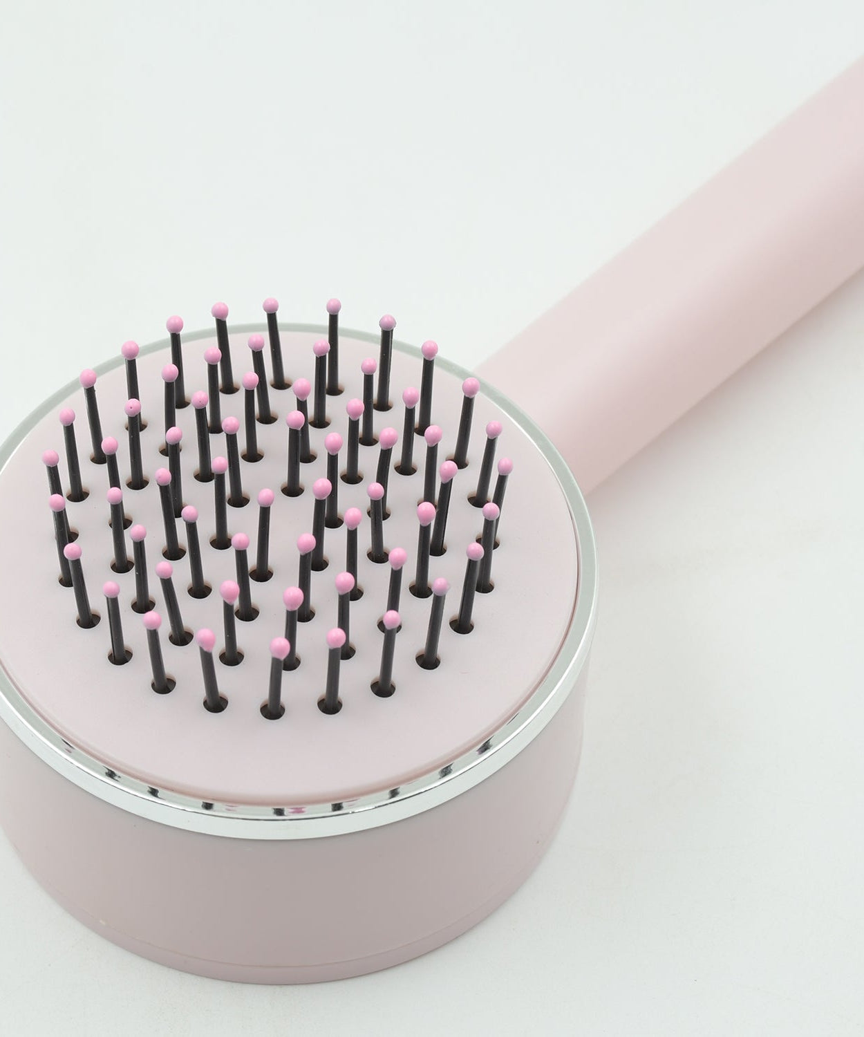 Self-cleaning detangling brush