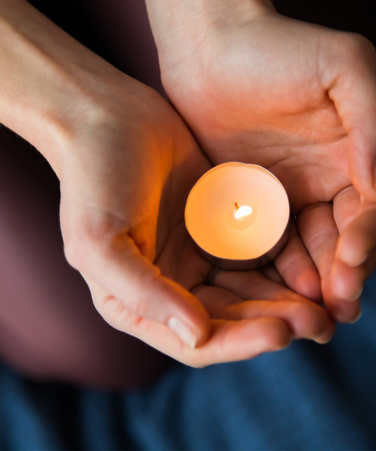 Pack of 10 floating rose scented tealight candles