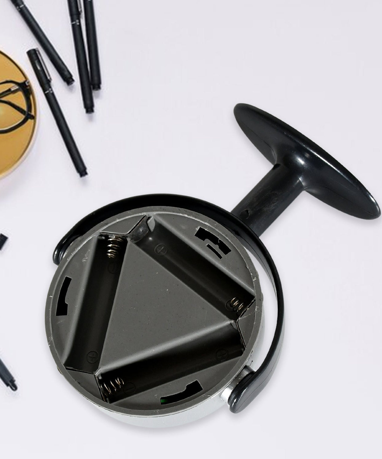 Multifunctional Magnetic LED Flashlight, High Quality waterproof light, Three Ultra-Bright LEDs, Battery Operated LED Light (Battery Not Included)