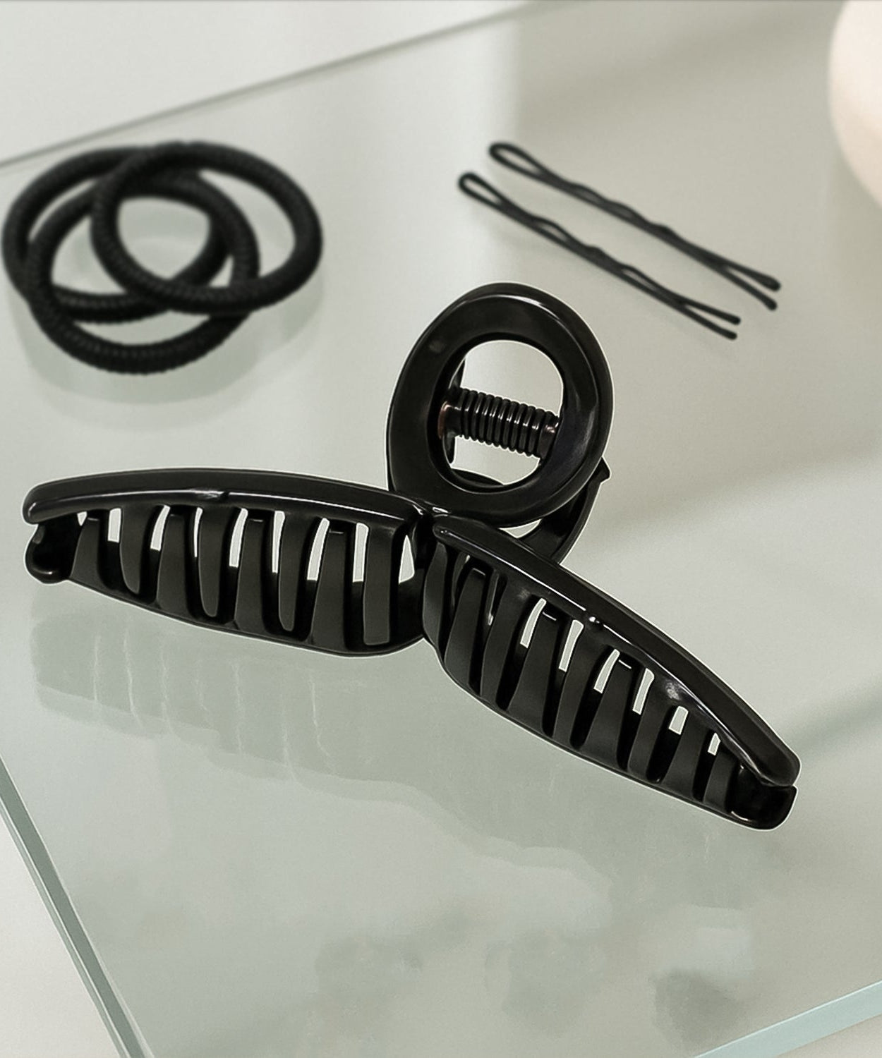 Plastic Hair Claw Clips Strong Clips (1 Pc / Mix Design & Color), Hair accessories