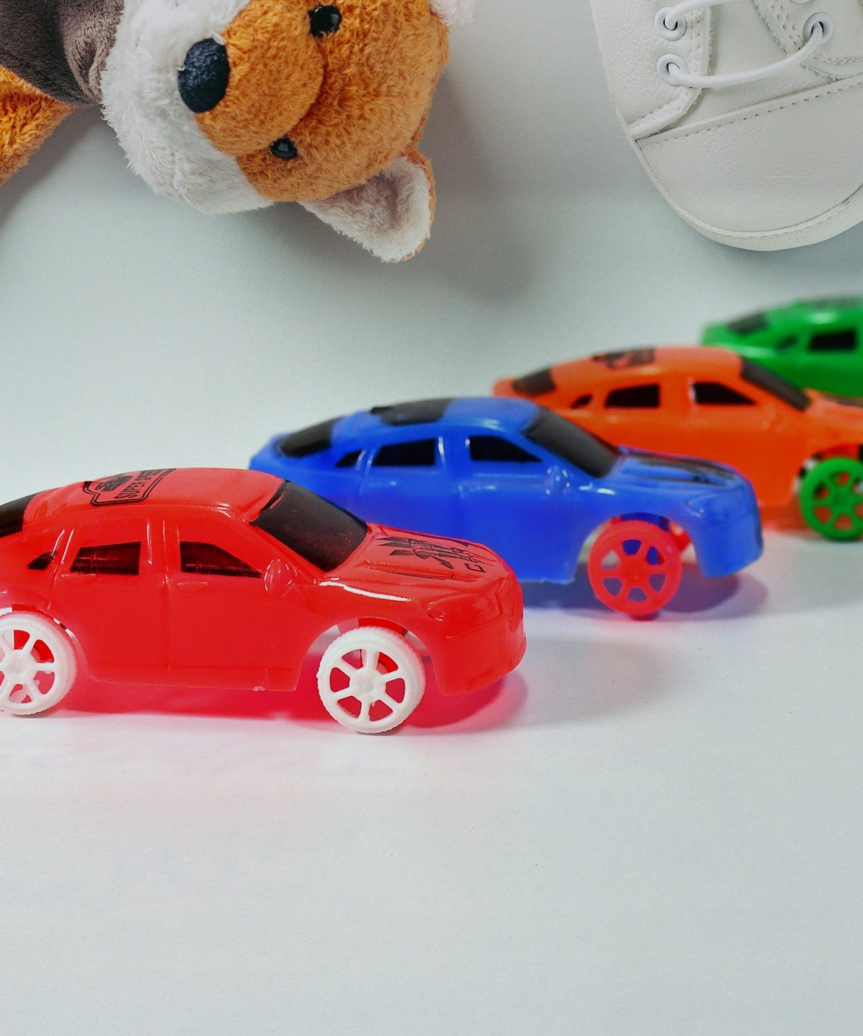 Truck toy carrying mini cars