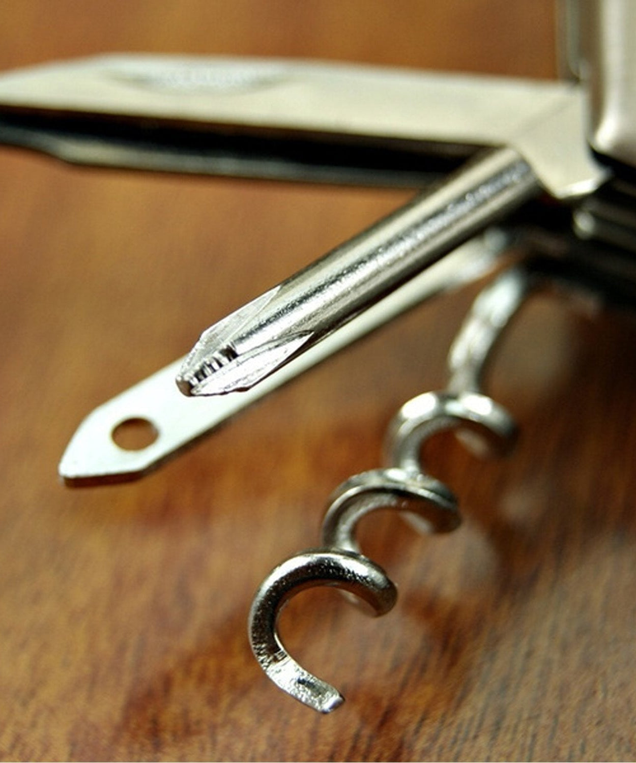 Compact stainless steel cutlery for outdoor dining