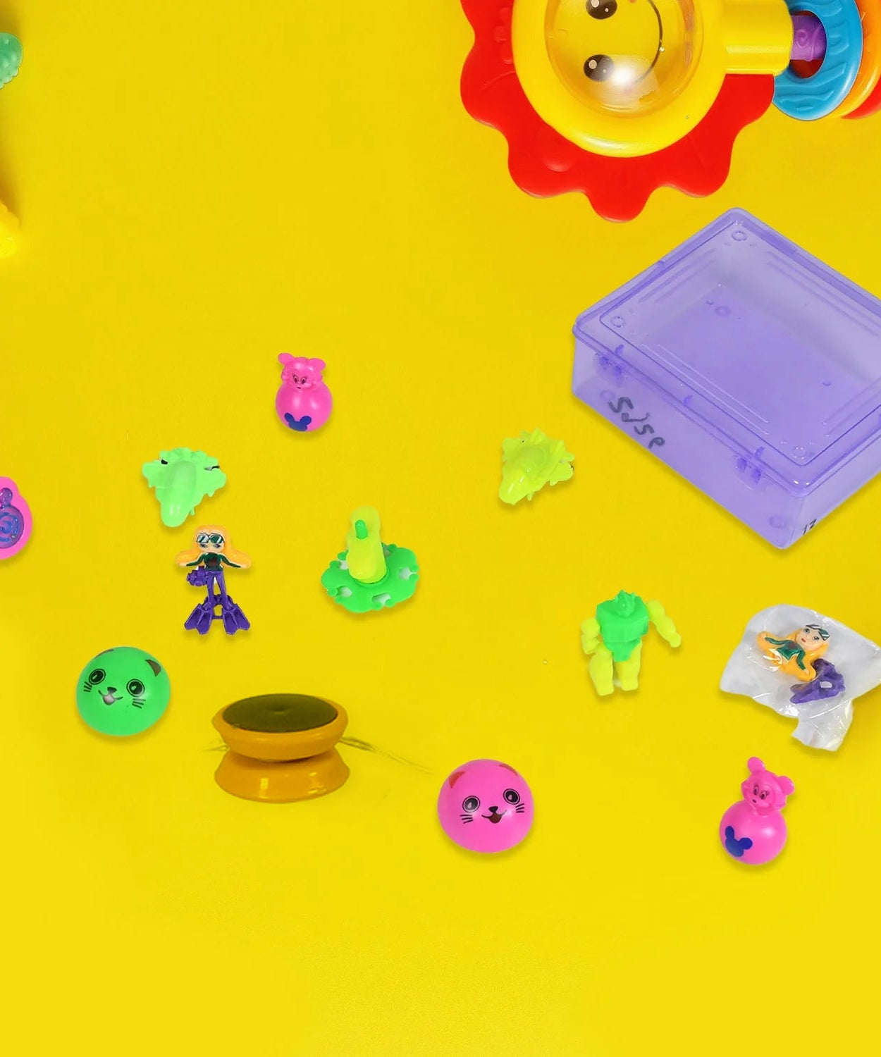 Toy set with plastic container