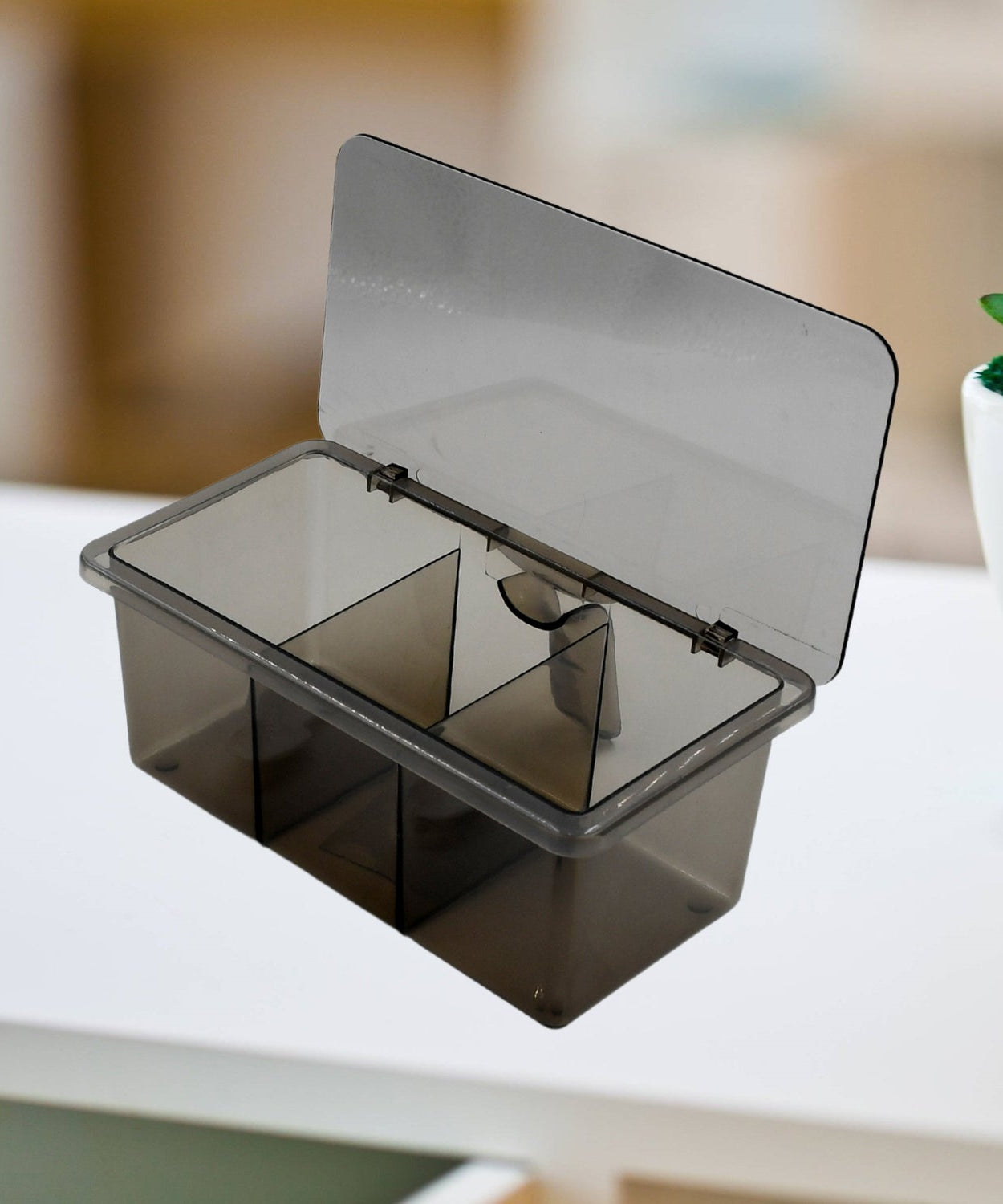 Portable spice box with lid and three sections, ideal for hotels and coffee shops.