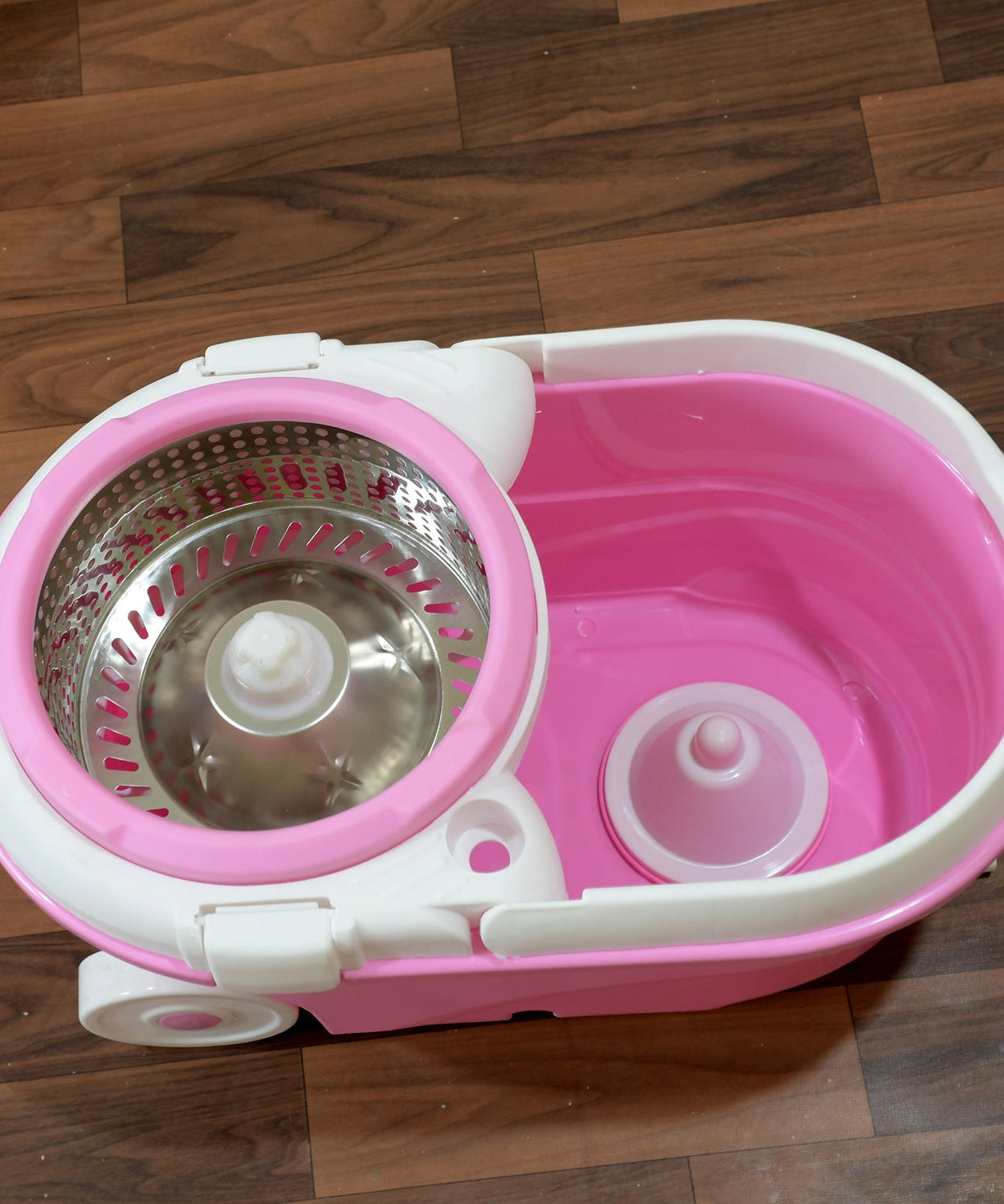 Bucket and spin mop set for effective cleaning