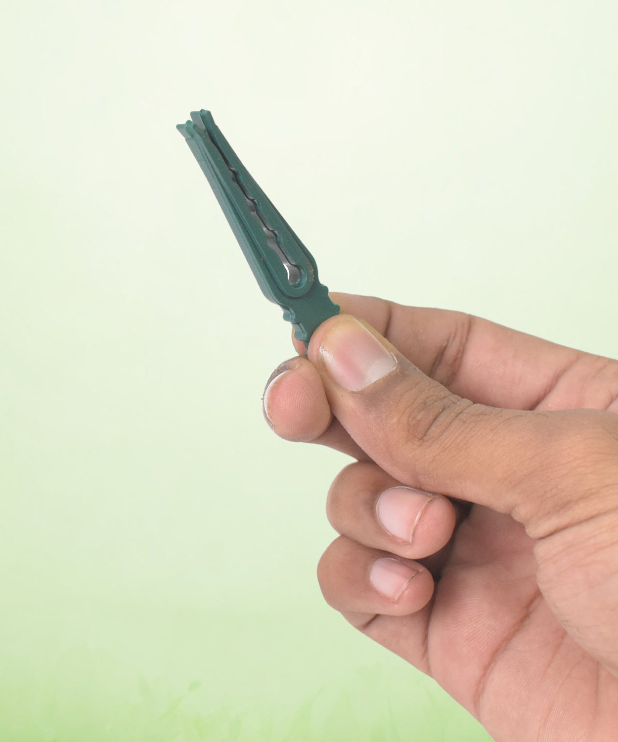 36Pcs MULTIPURPOSE PLASTIC CLOTH HANGING PEGS / CLIPS - 36 PCS