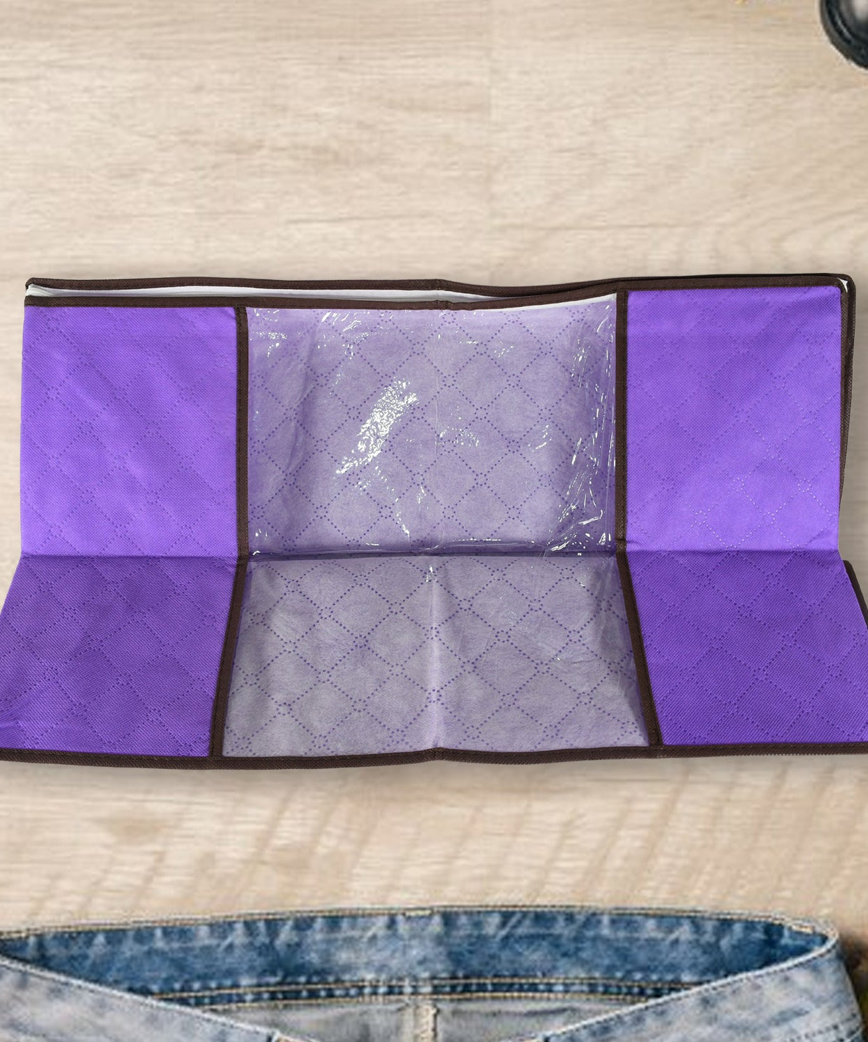 Clothing storage bag with zipper, non-woven storage bag for storing the clothes and sarees.