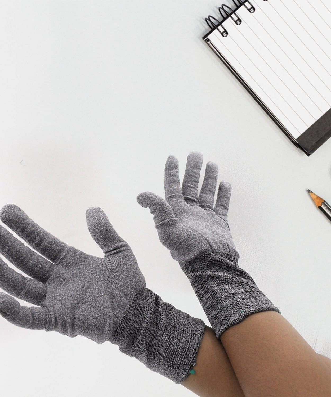 Durable cut resistant gloves for cooking