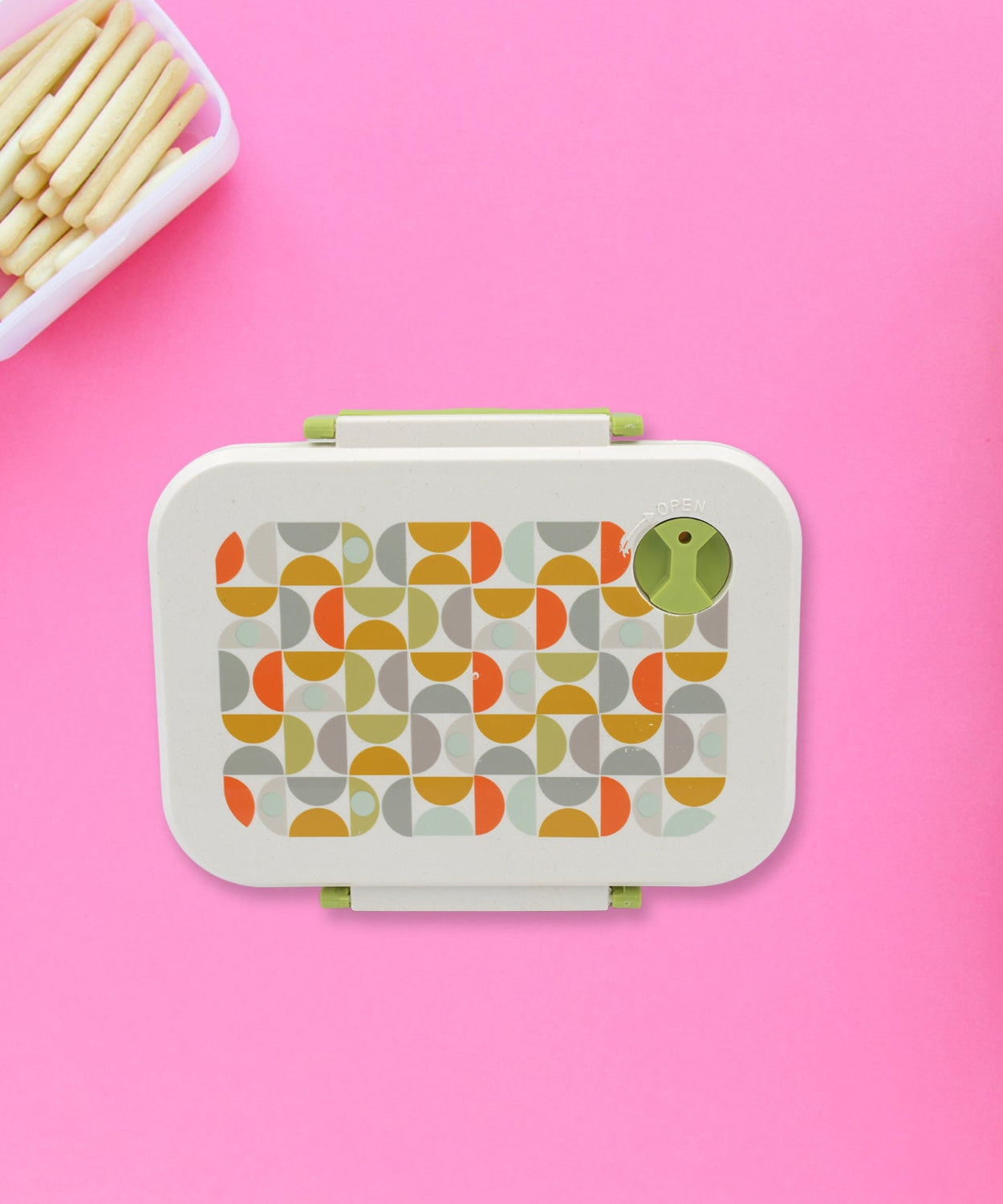 Compact lunch box with 3 compartments and spoon for easy packing