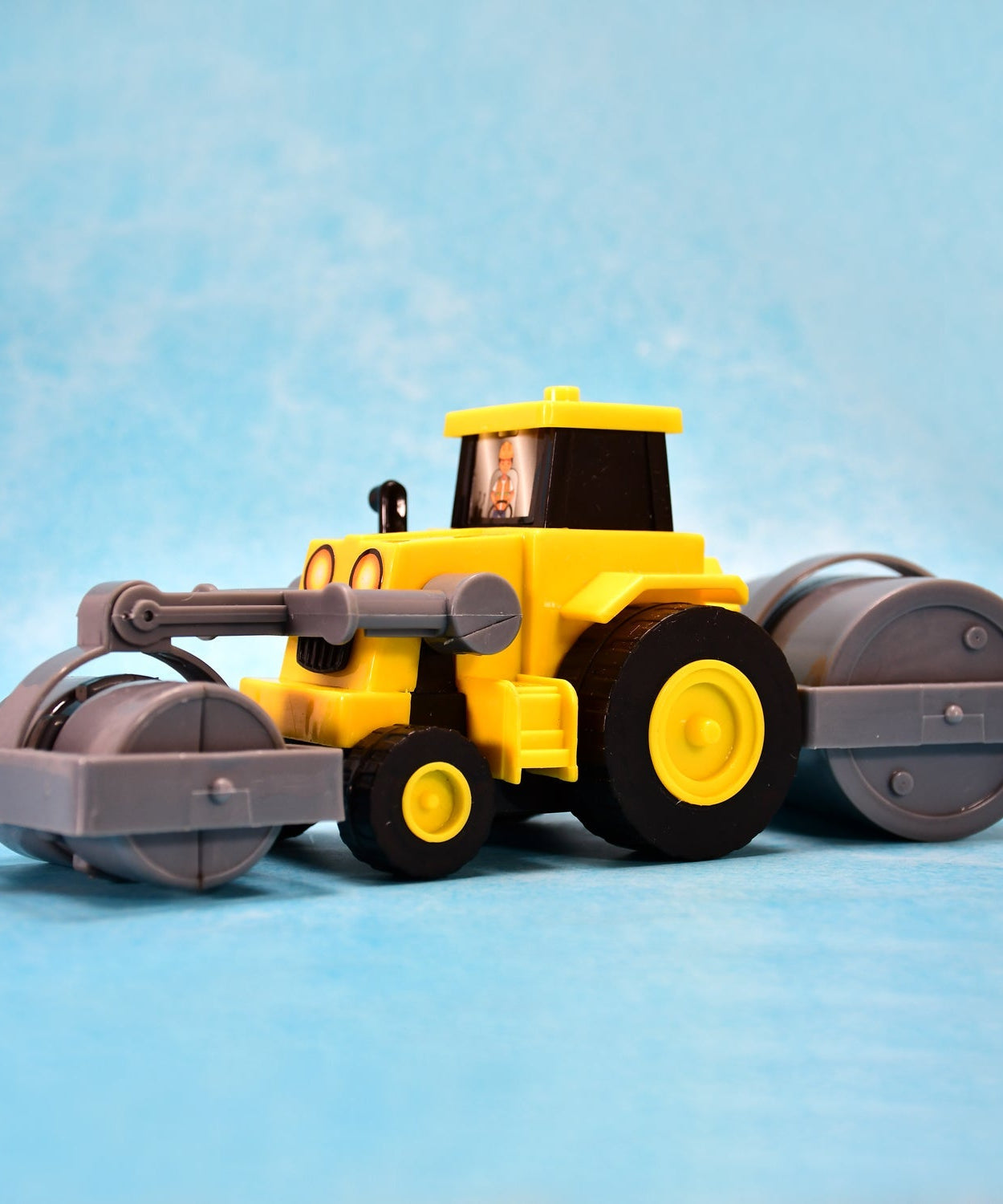 Construction toy set with additional pieces.