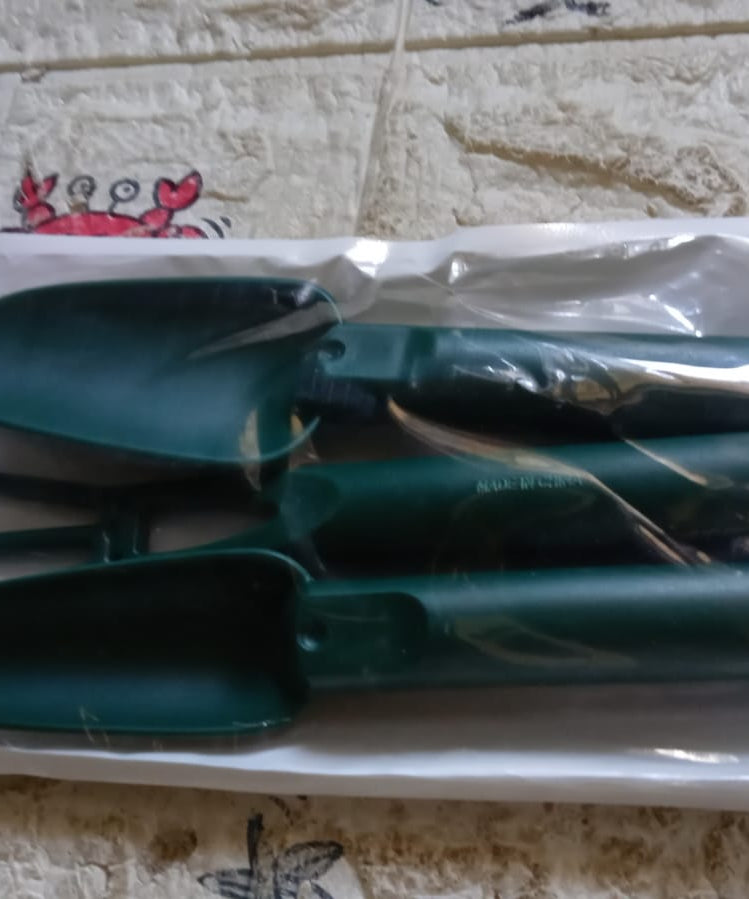 Heavy-duty gardening trowel, small hand tool for planting and potting.