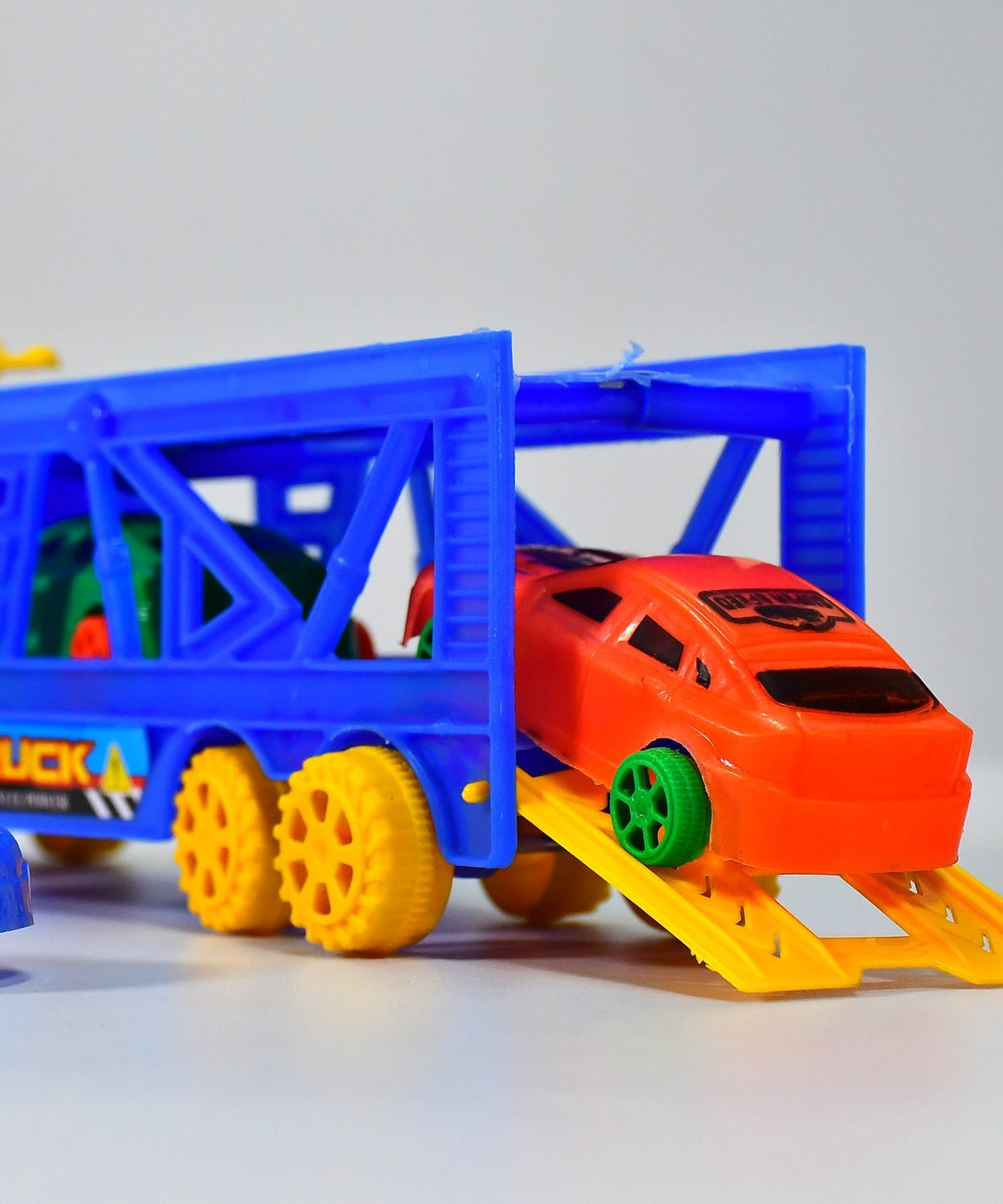 Vehicle toy set with truck and cars