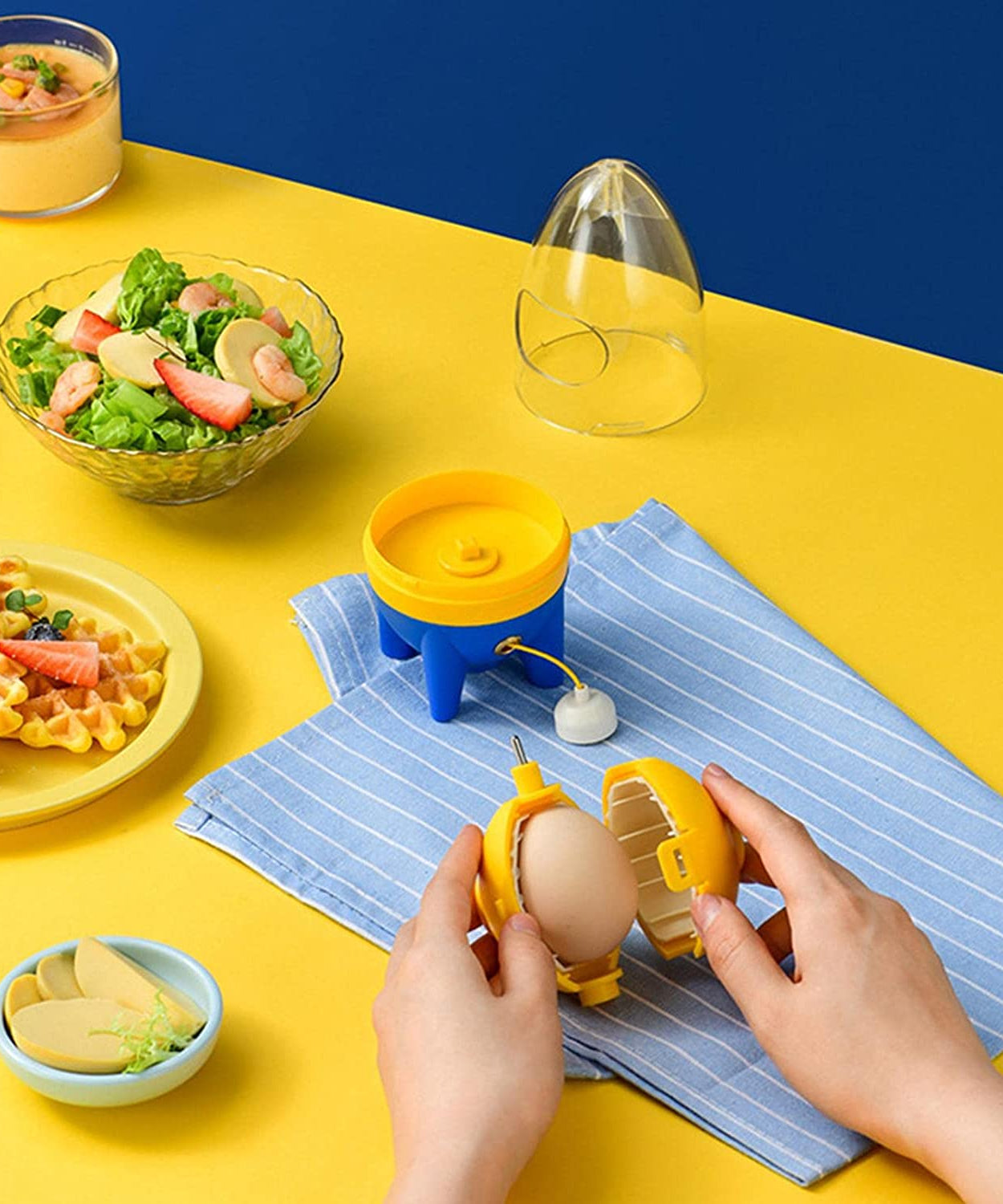 Kitchen egg scrambler