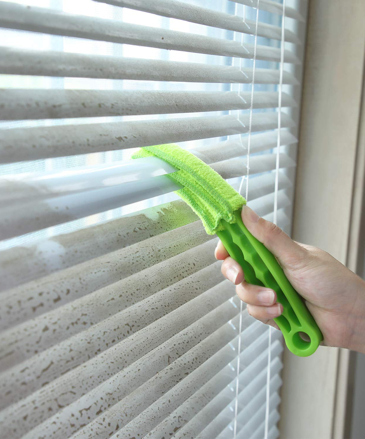 Window Blind Cleaner Brush with Microfiber Sleeves – Dusting Tool for Shutters & AC (1 Pc)