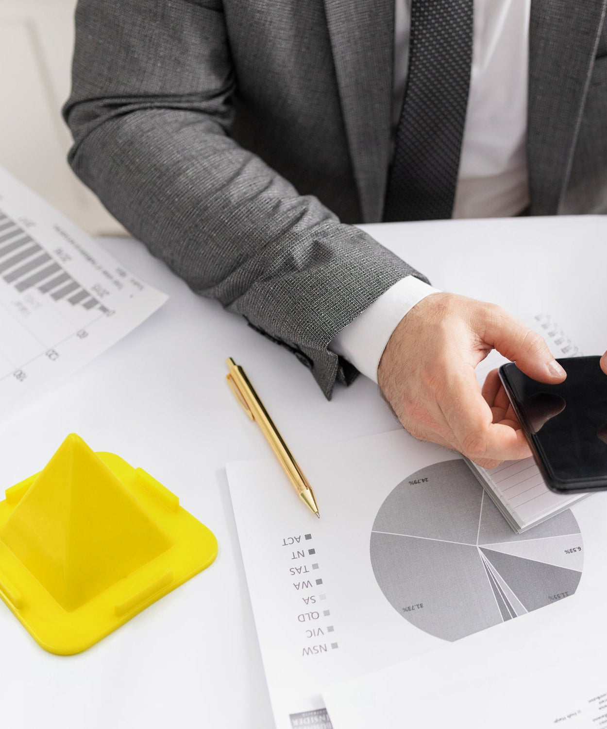 Four-sided pyramid mobile holder, versatile for desk and car use