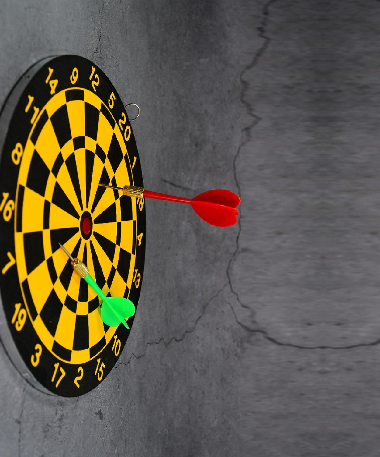 Dartboard set with 2 darts for kids' games