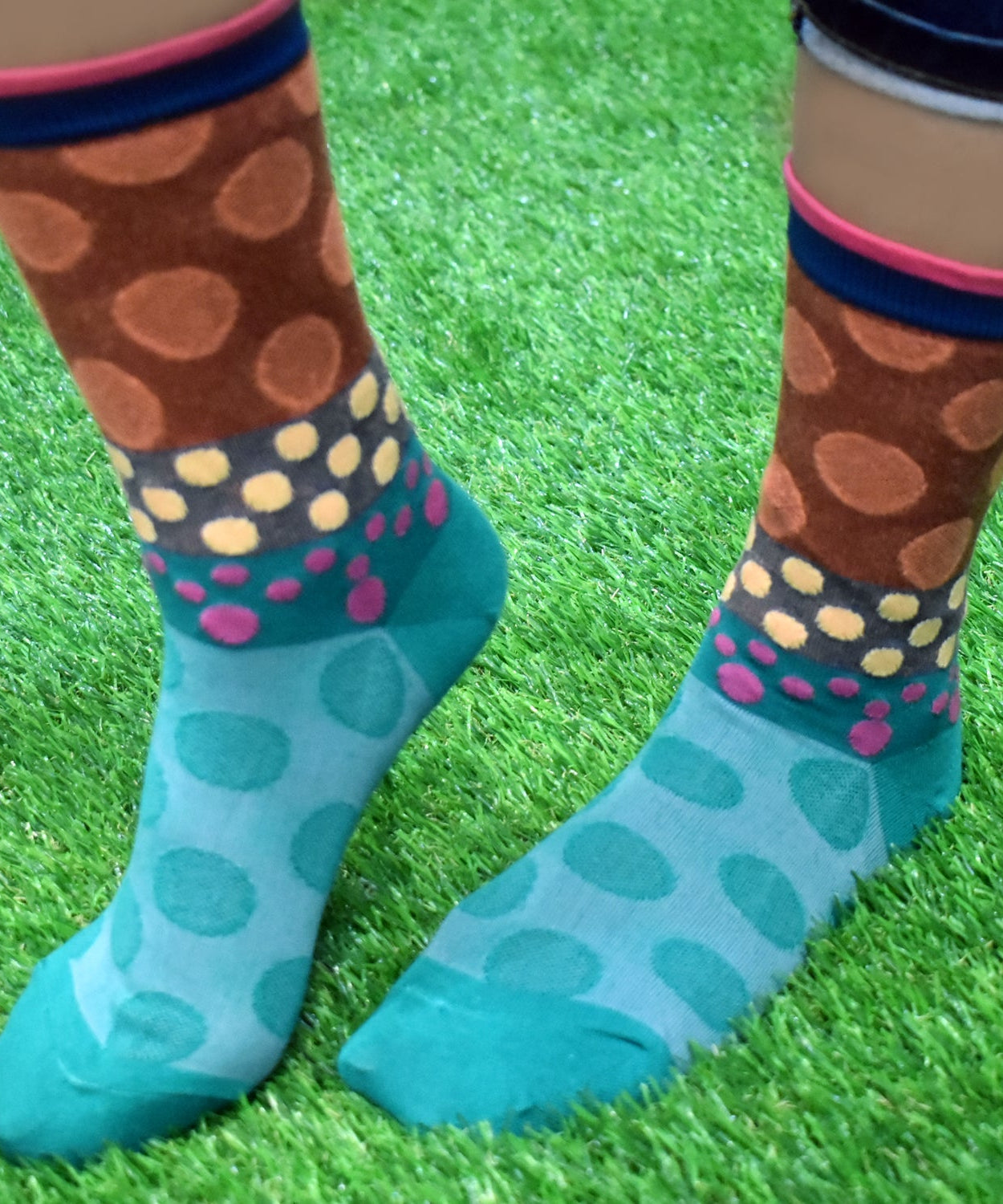 Thickened breathable socks.