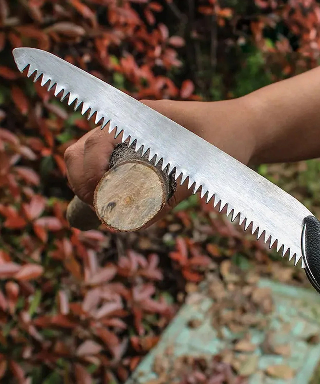 Pruning saw, folding, for cutting wood, PVC, and bone, ideal for gardening and camping.