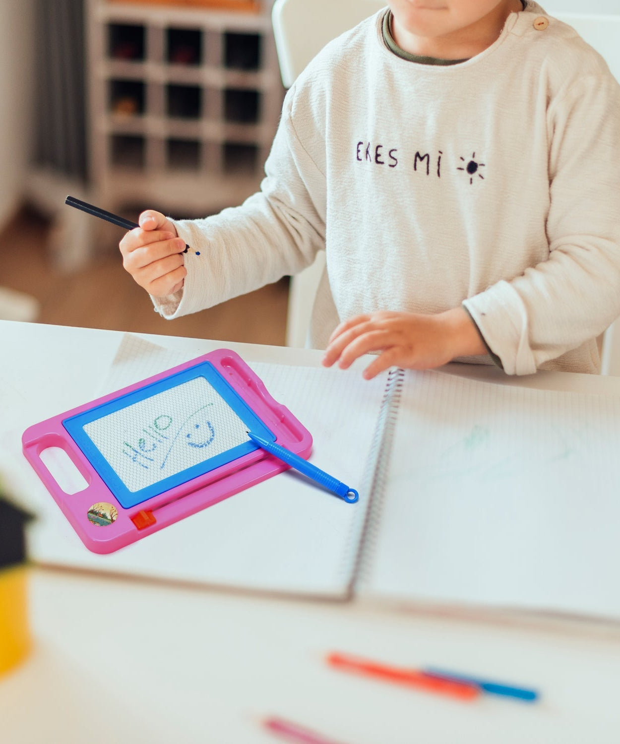 Magnetic pen and slate writing toy, for kids