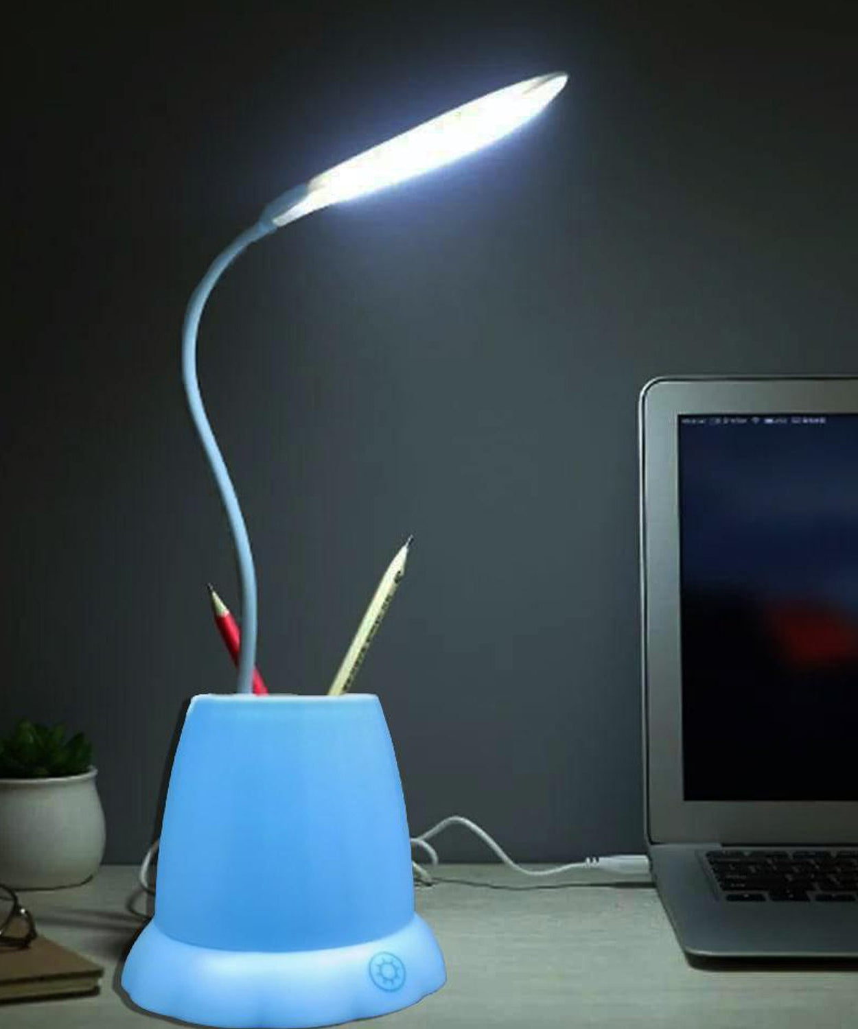 Multi-functional desk lamp with pencil stand