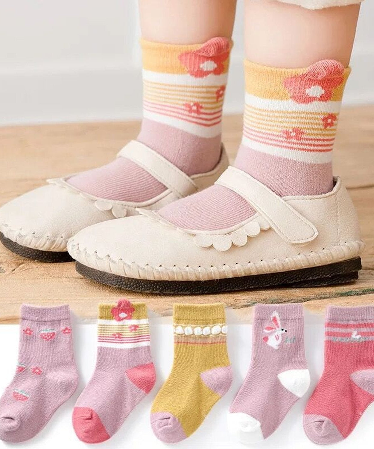Detailed view of classic socks for kids, highlighting their simple and comfortable design
