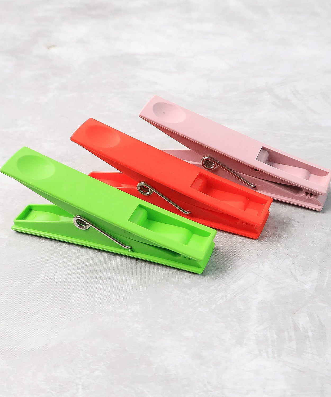 Durable Cloth Clips Set of 12 – Strong Grip Plastic Laundry Pegs with Stainless Steel Spring