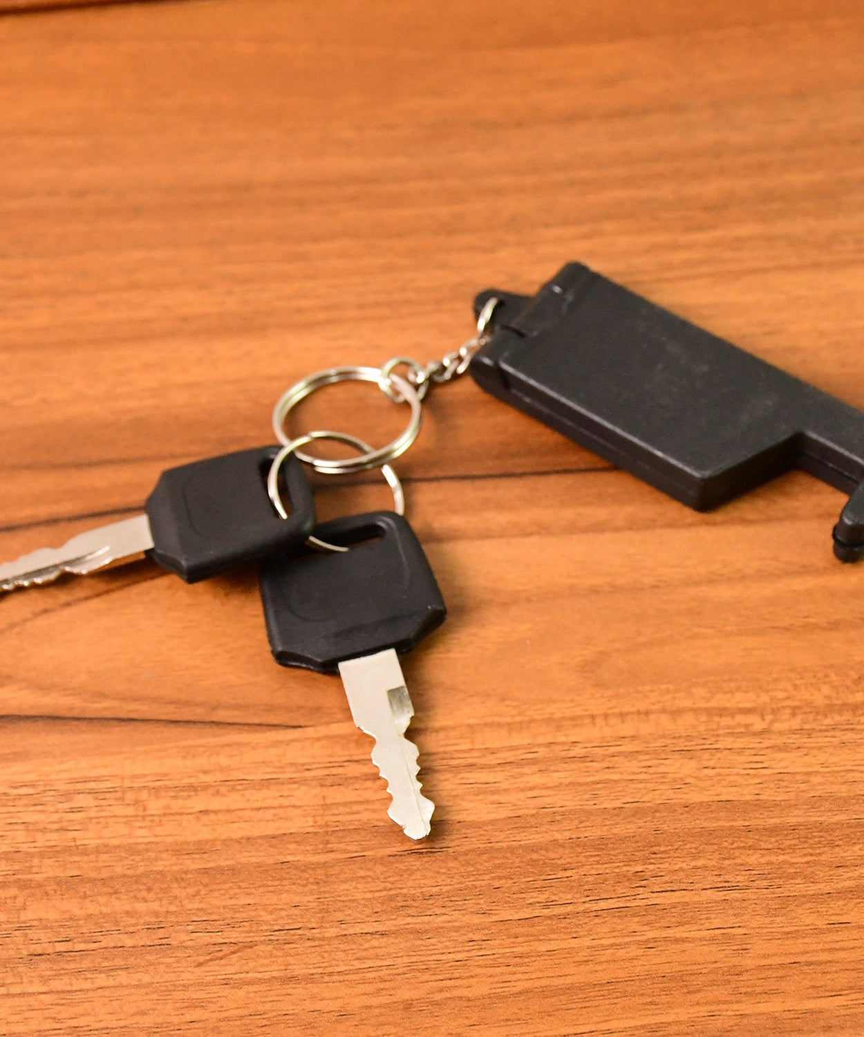 2 in 1 Plastic Keychain with Mobile Stand / Phone Holder (5 Pcs Set / Multicolor)