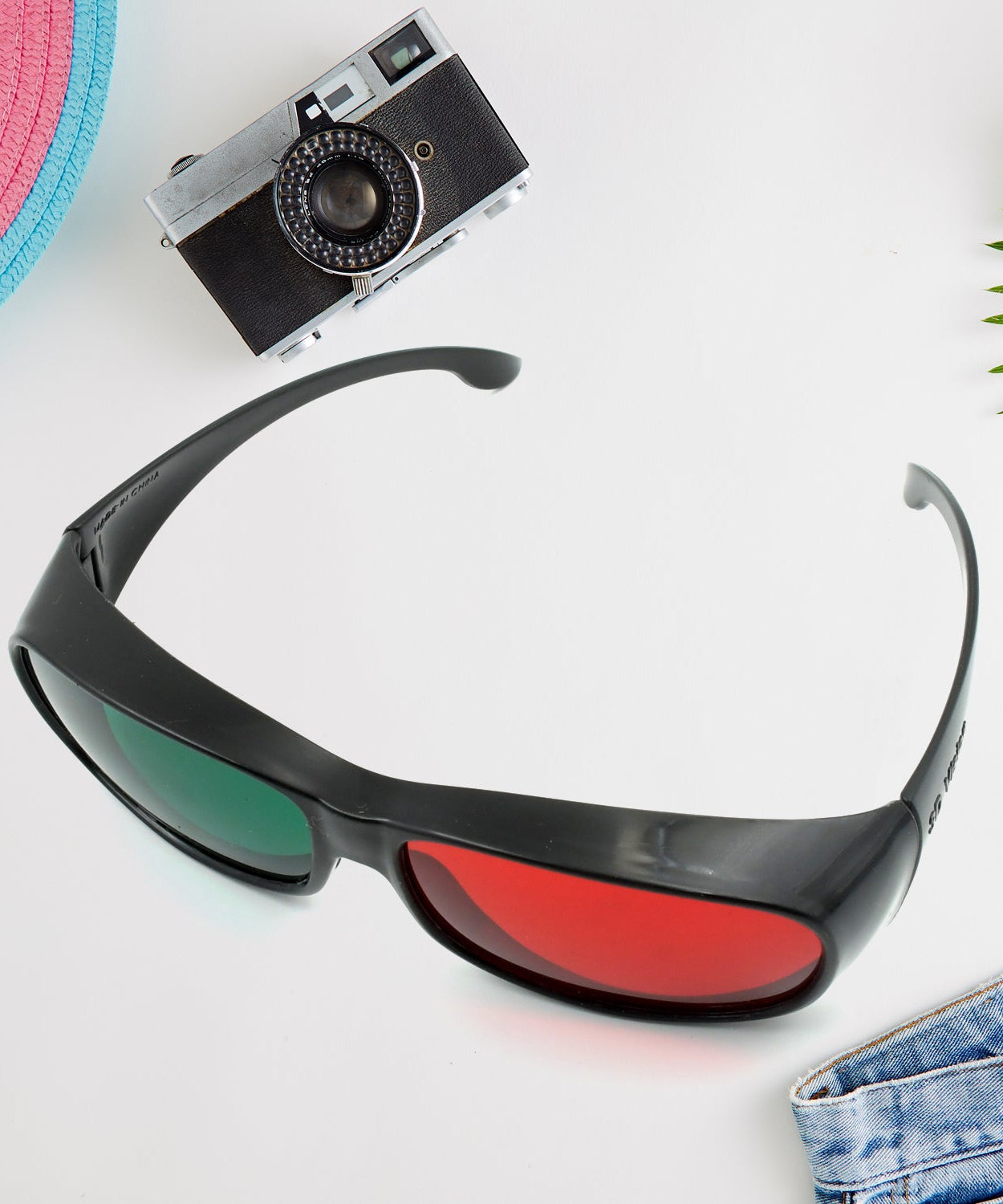 Stylish UV-Protected Sunglasses for All-Day Comfort – Perfect for Any Light! (1 Pc)