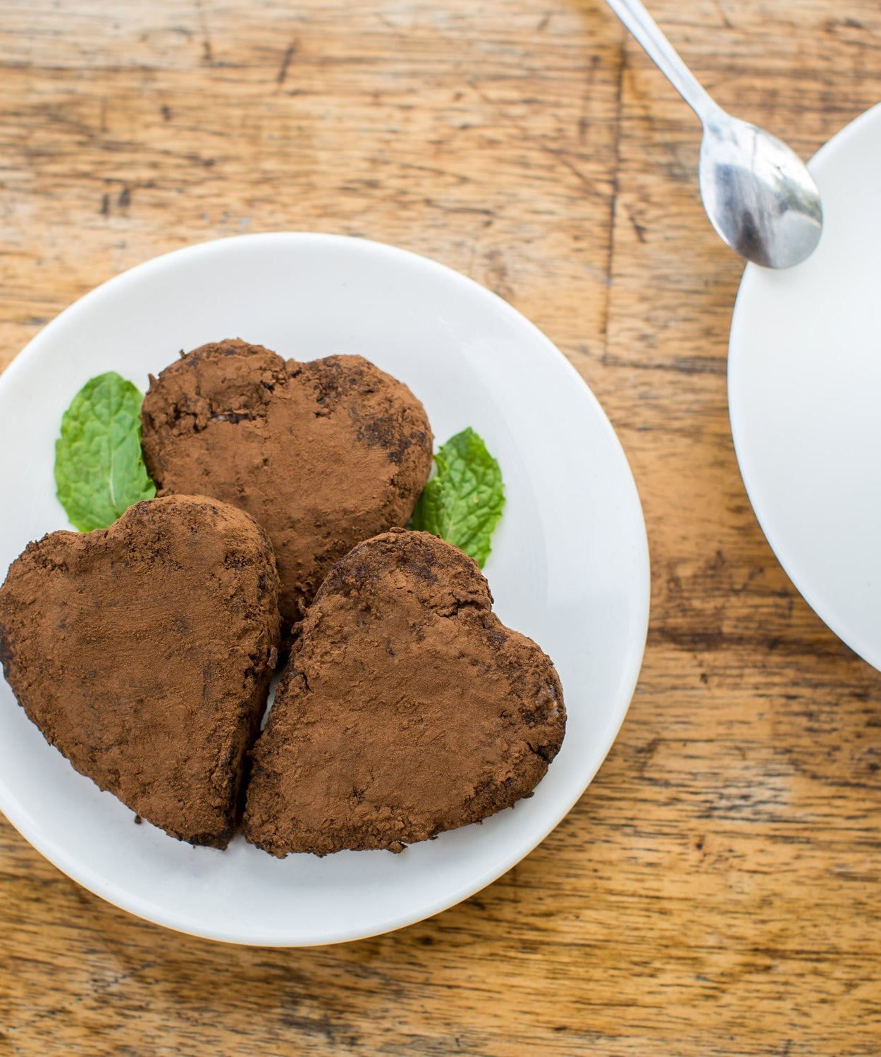 Heart-shaped baking tools in silicone