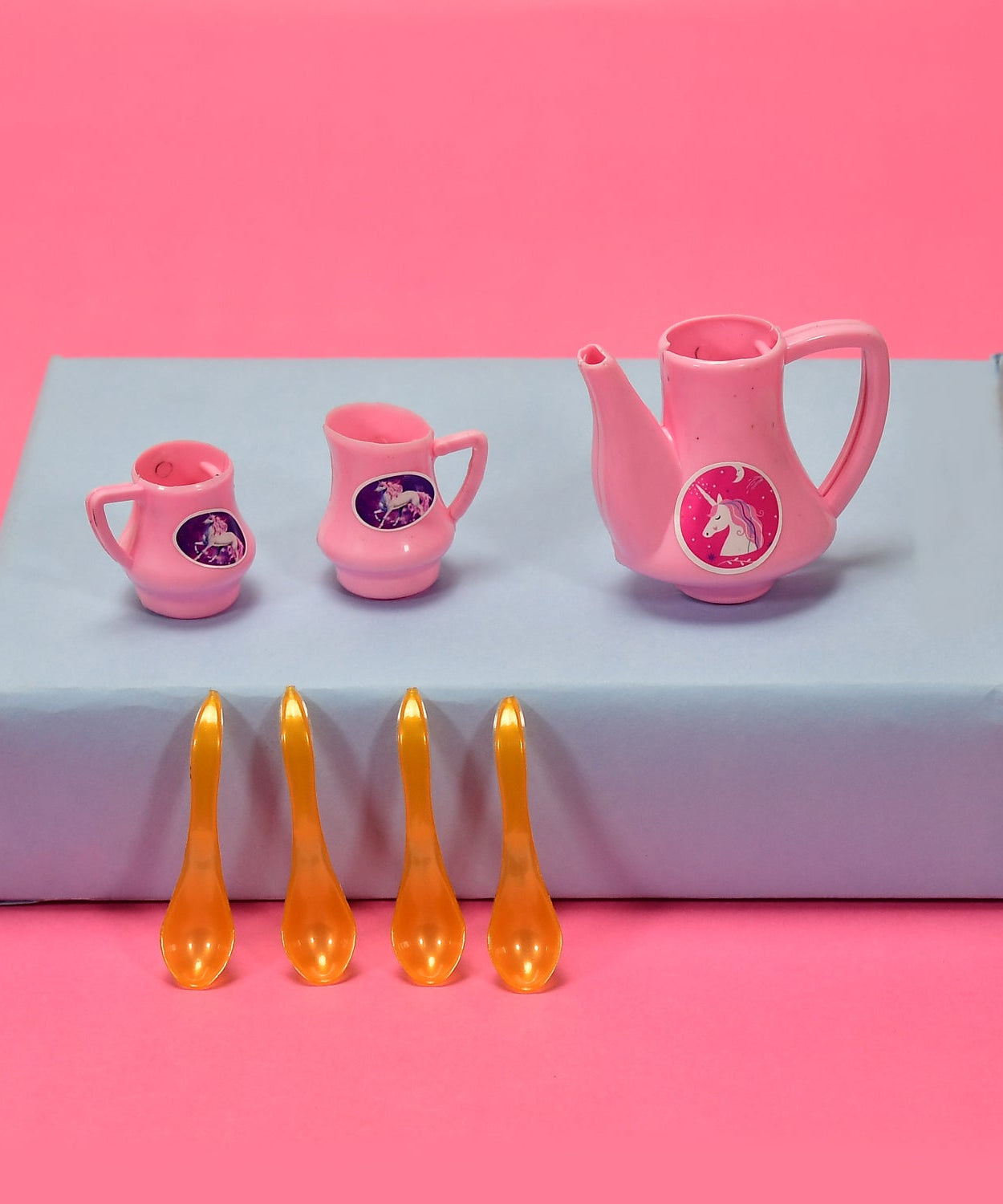 Plastic tea set for kids' pretend play