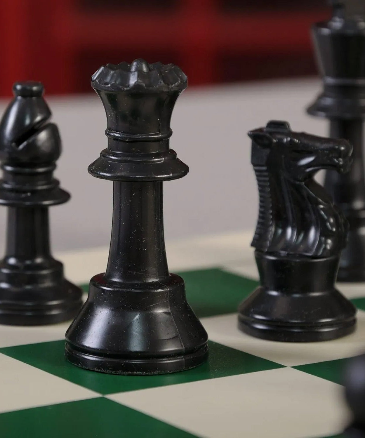 Small Premium Portable Chess Set Plastic Chess Pieces (1 Set)