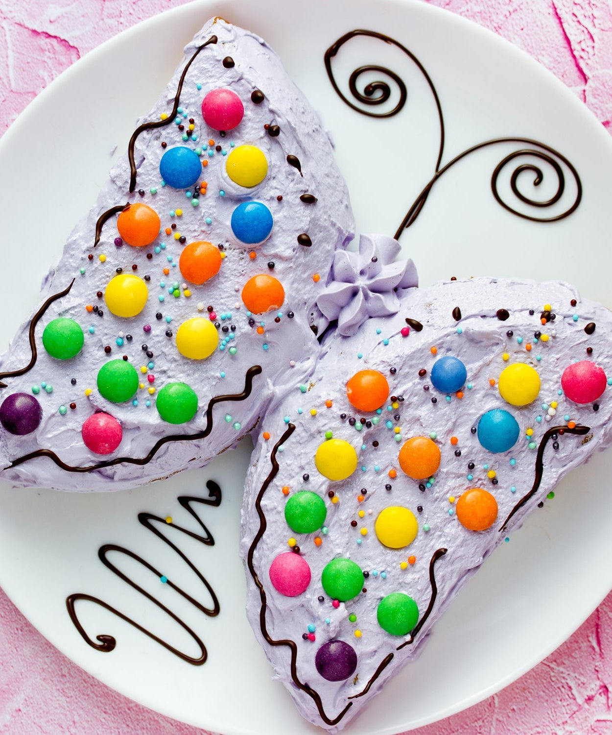 Butterfly-shaped silicone cupcake liners, pack of 4, for baking, chocolate, and soap making.