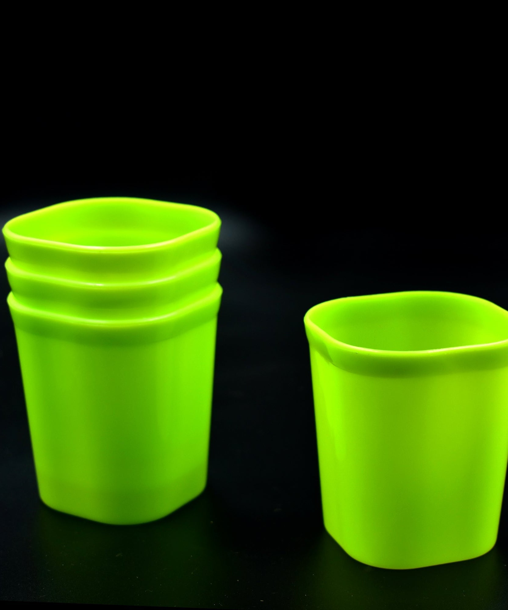 Plastic drinking glass set, ideal for daily use.