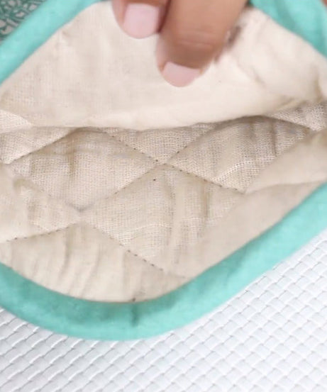 Padded cotton baking essential, suitable for microwave and oven