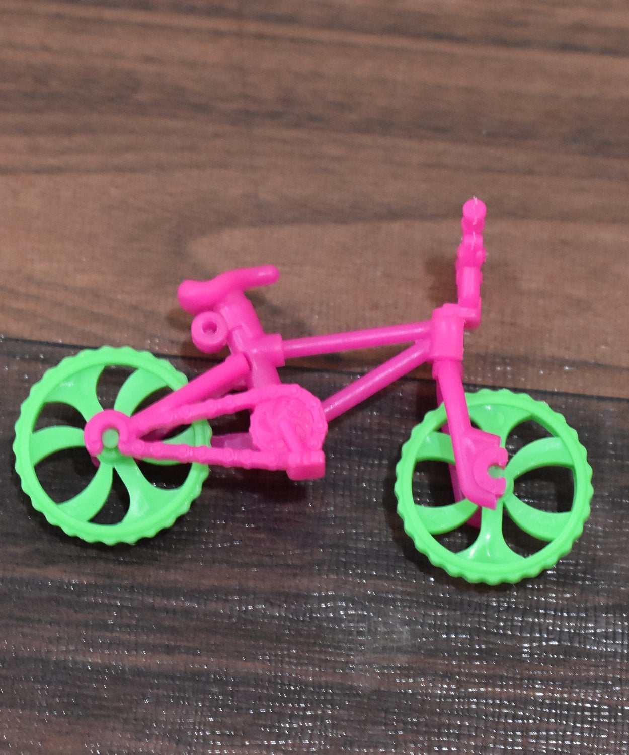 30 small bike toys for kids, ideal for imaginative play