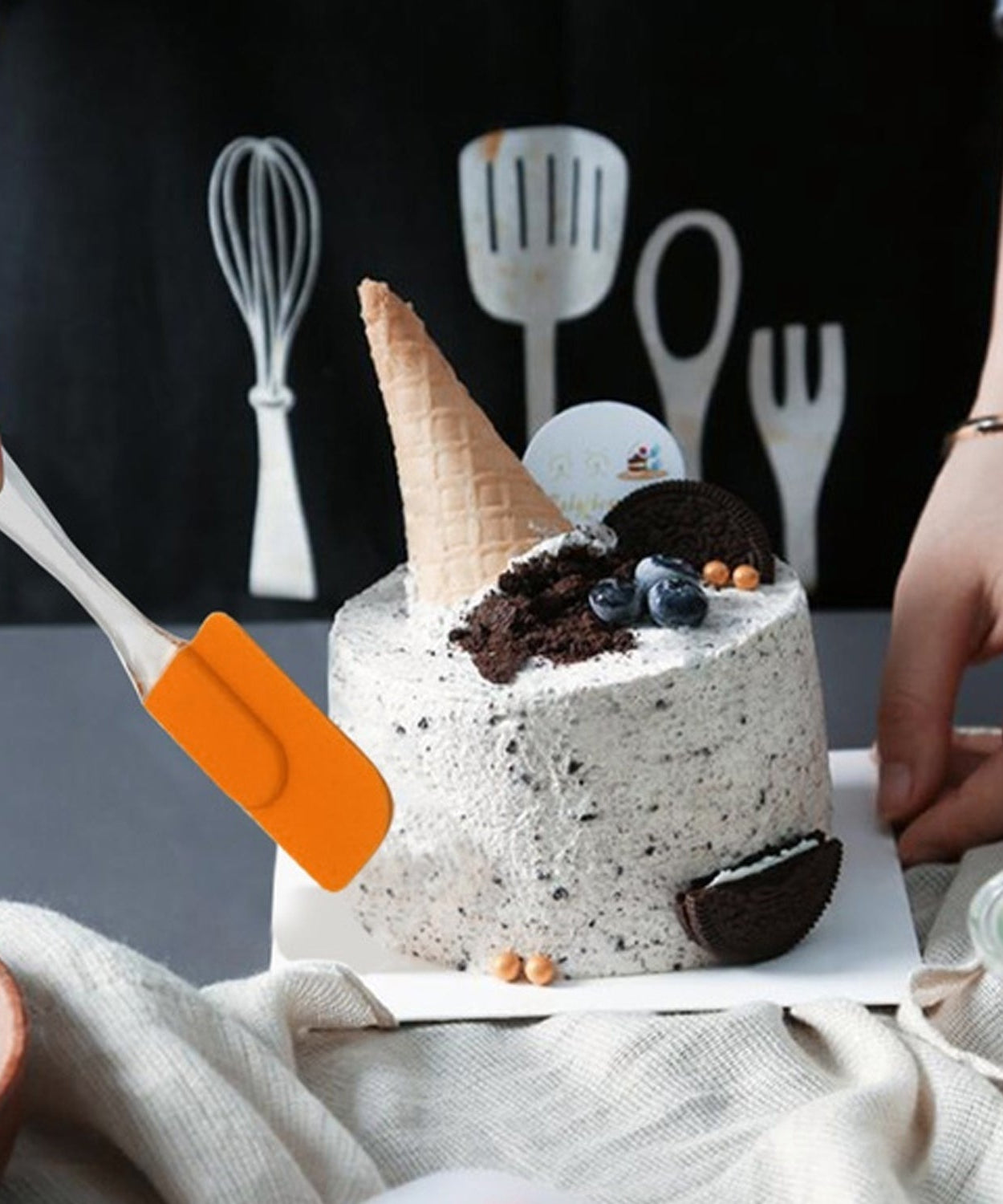 Set of brush and spatula for mixing, decorating, and grilling