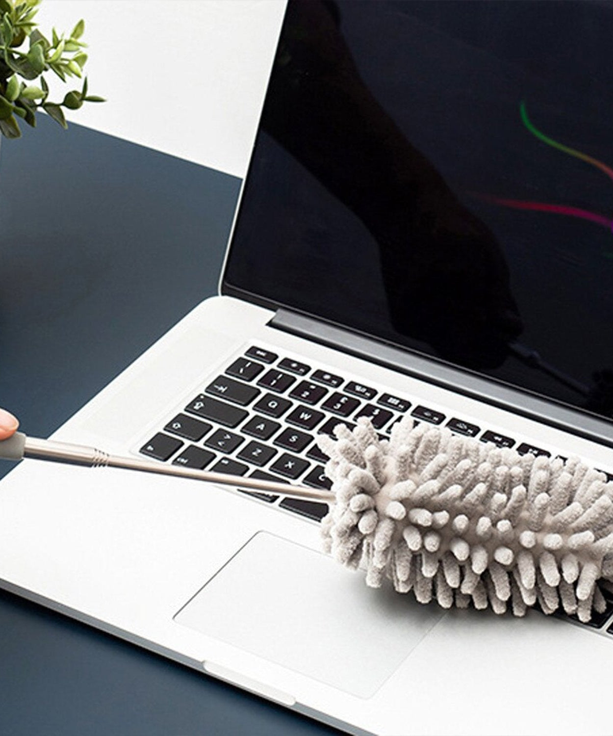 Microfiber fan duster with long reach