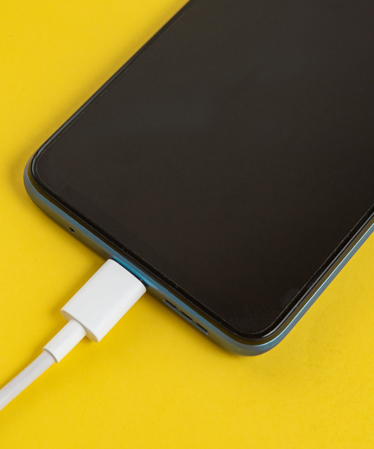 Fast charger for all smartphones, with cable