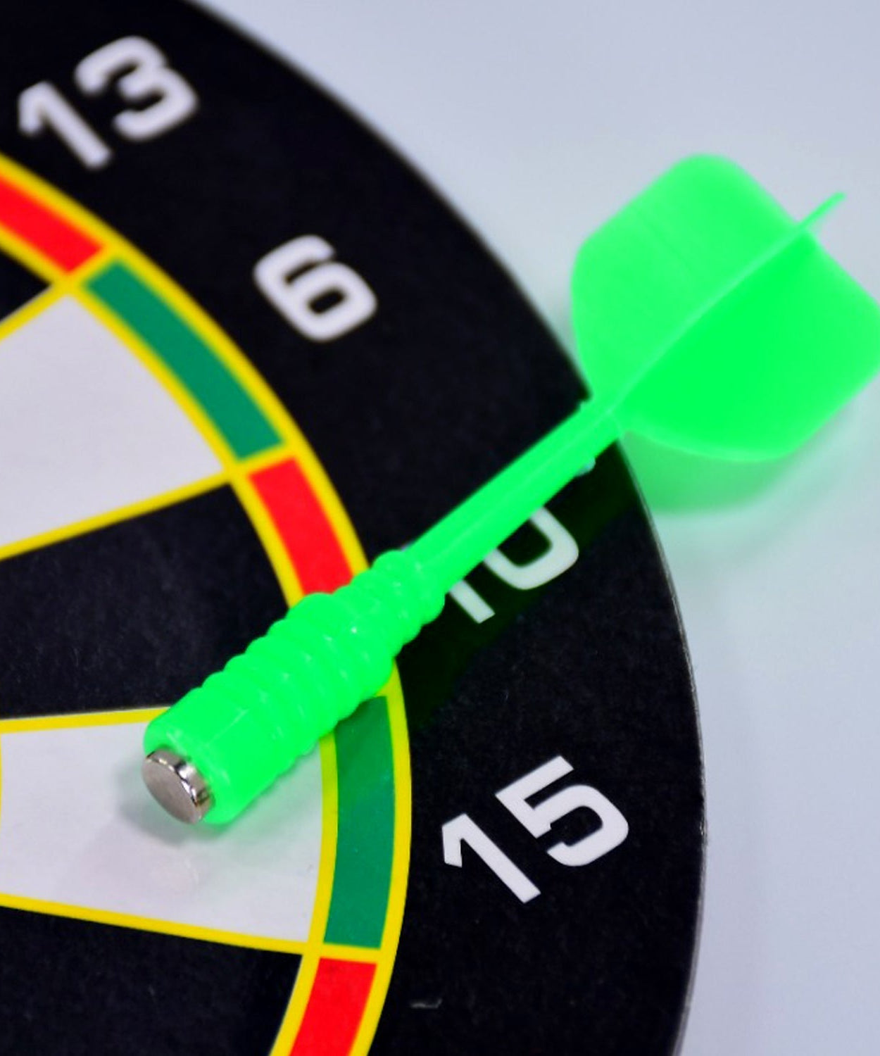 Magnetic dartboard set for game rooms