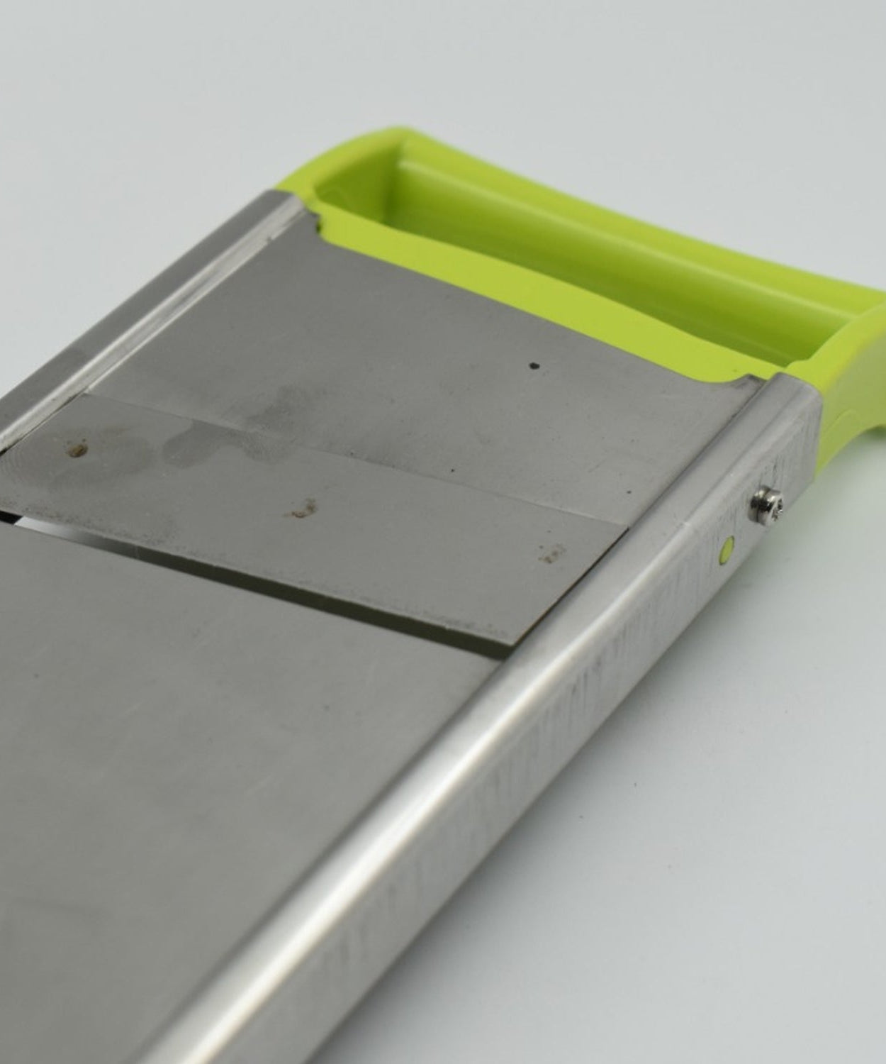 Compact potato slicer