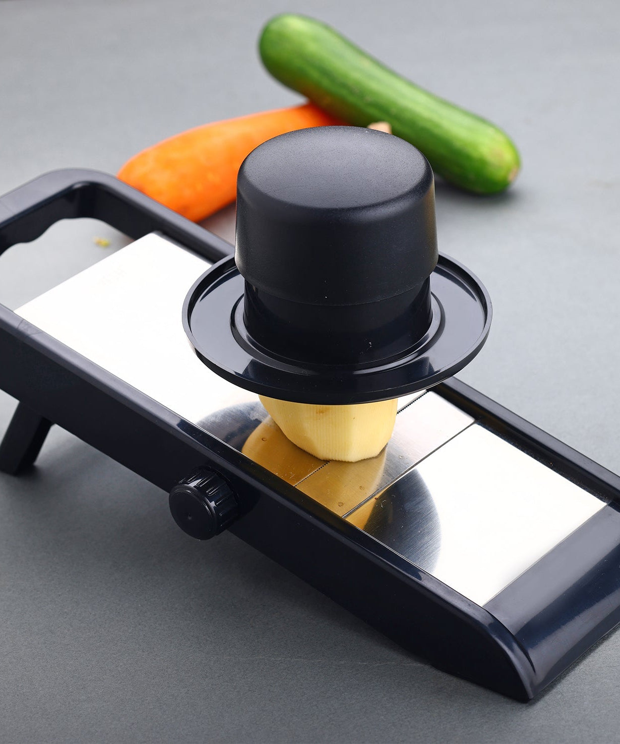 Premium multipurpose potato and onion slicer and grater, adjustable, for chips.